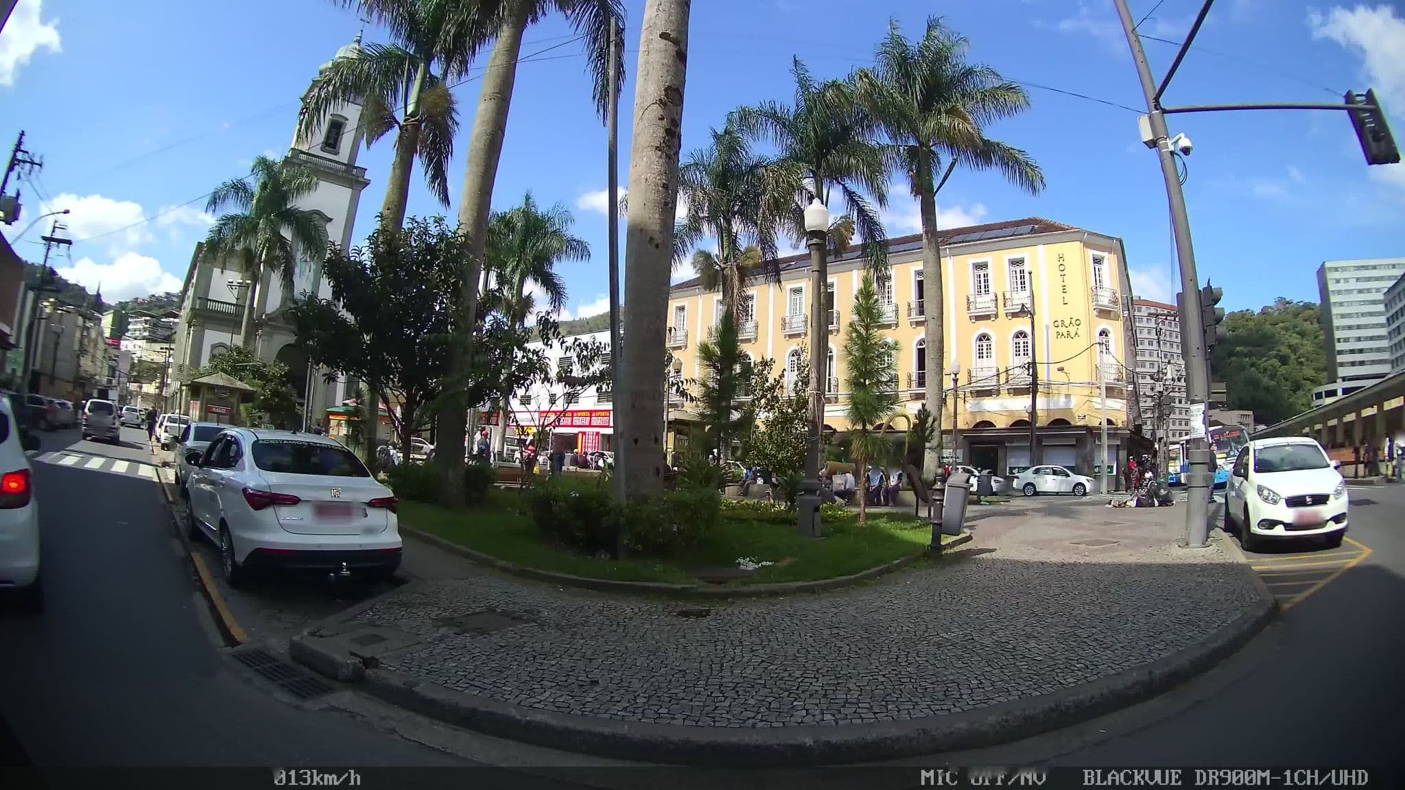 Street view near Hotel Grão Pará, Petrópolis — © kaart_2 (CC BY-SA · Mapillary)