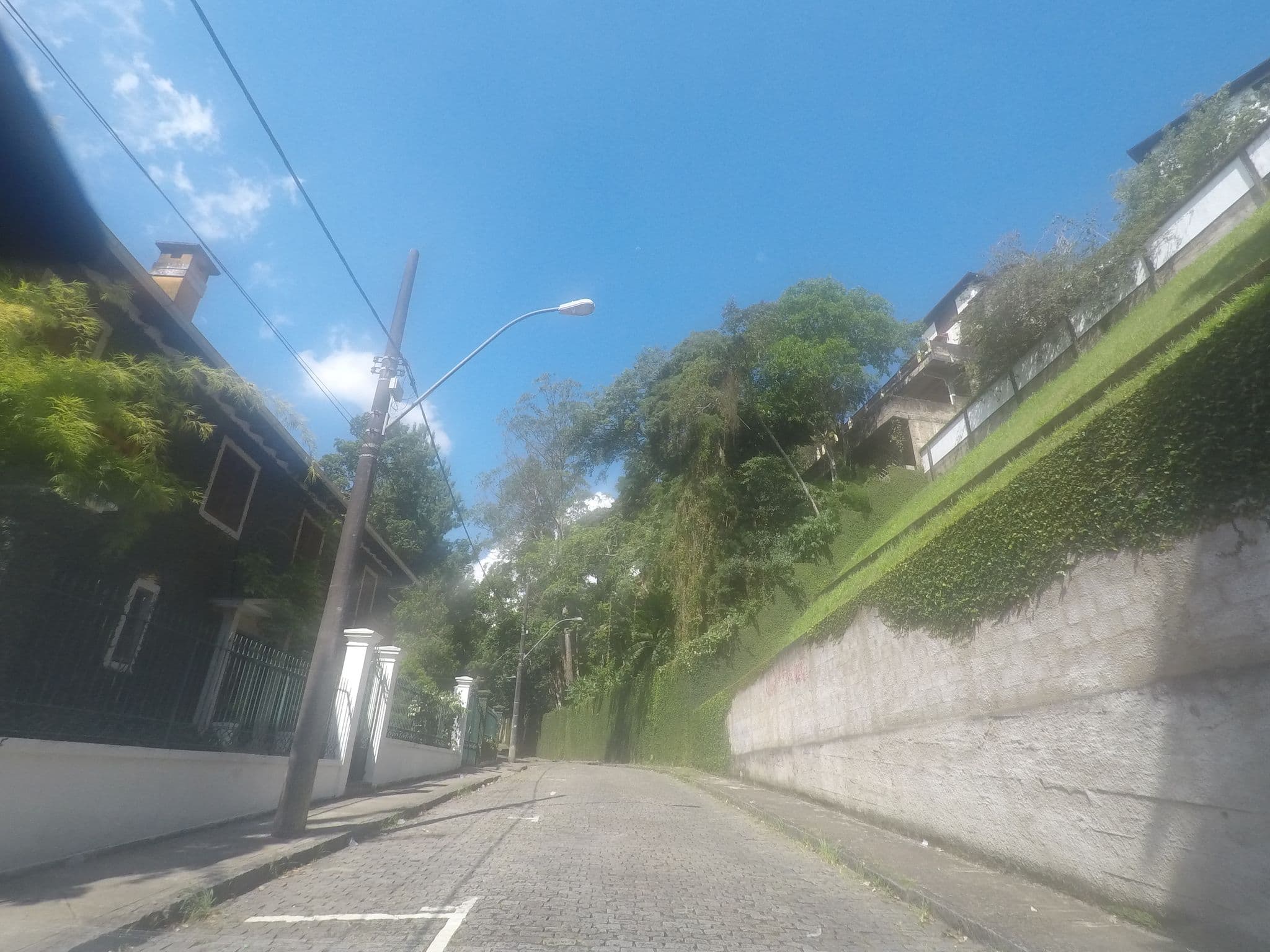 Street view near Pousada Pataca De Prata, Petrópolis — © thierryajeaniphone (CC BY-SA · Mapillary)