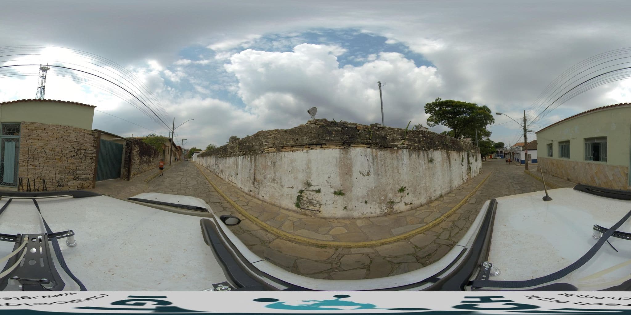 Street view near Pousada Portal da Lua, São Thomé das Letras — © guigandra (CC BY-SA · Mapillary)