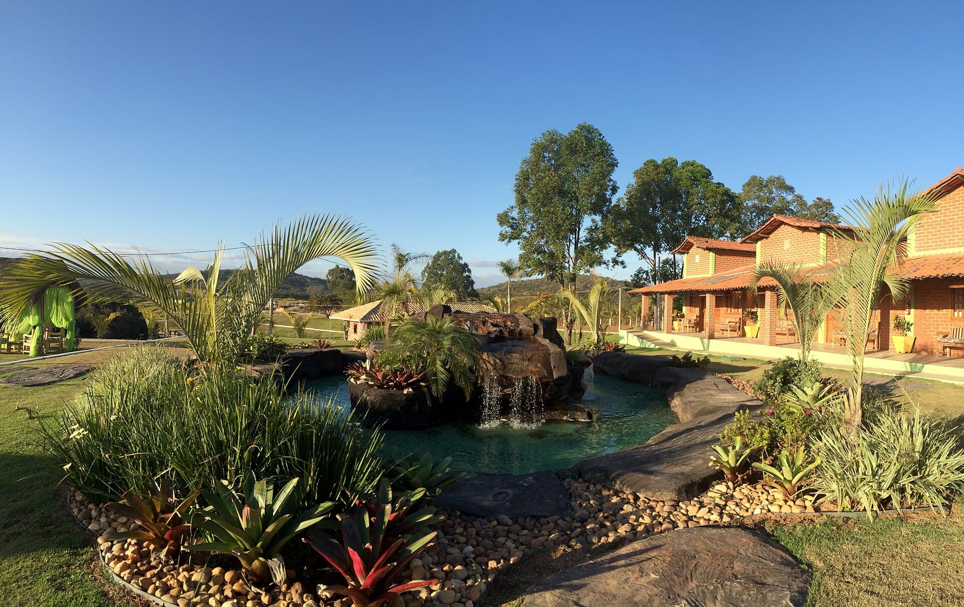 Parque Do Avestruz - Hotel Fazenda (via Wikimedia Commons, CC BY-SA 3.0)