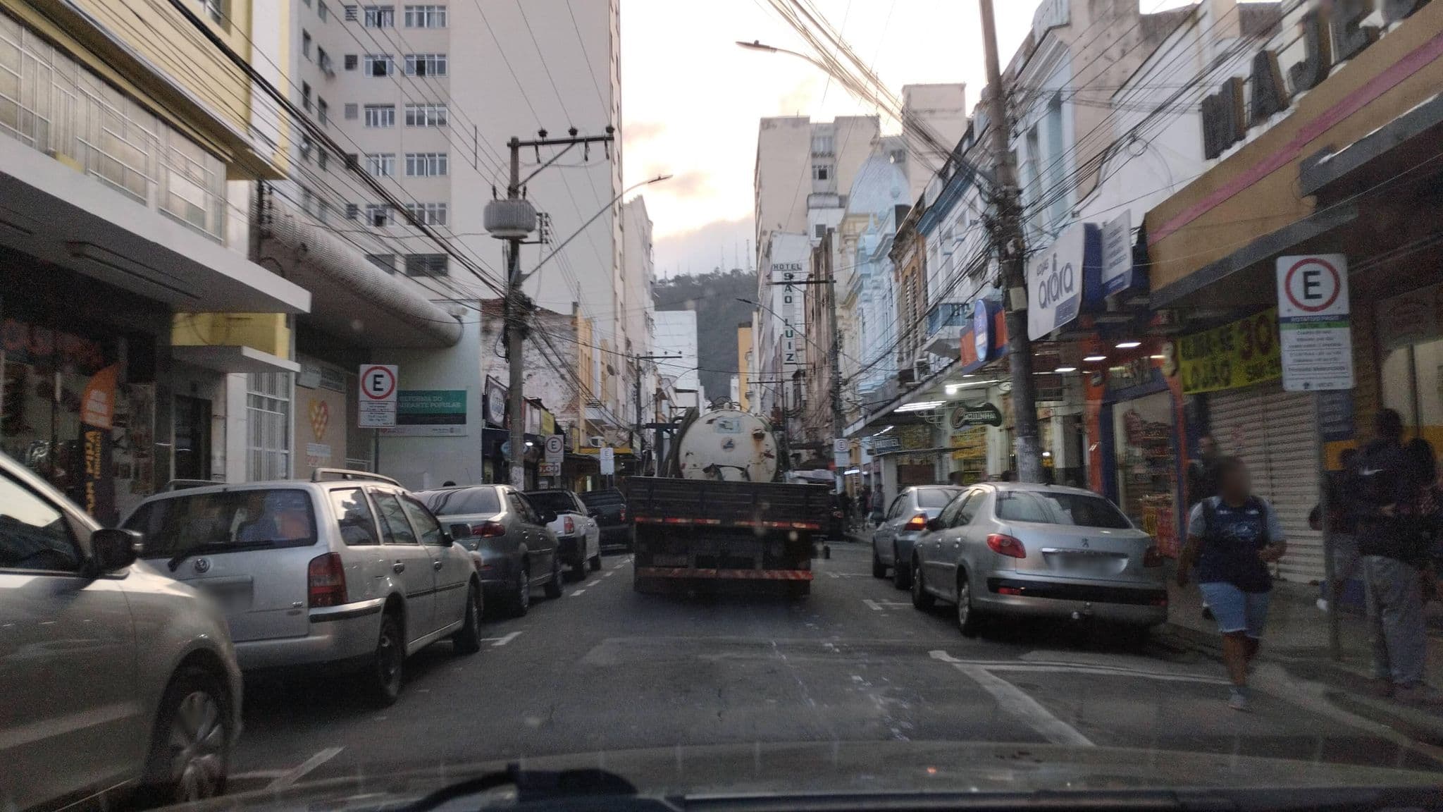 Street view near Majestic Hotel, Juiz de Fora — © Kaart_Local (CC BY-SA · Mapillary)