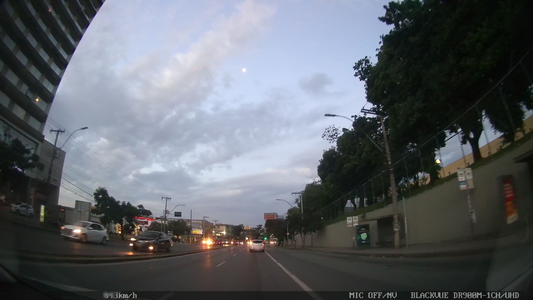 Street view near Bristol Convention Hotel, Belo Horizonte — © kaart_1 (CC BY-SA · Mapillary)