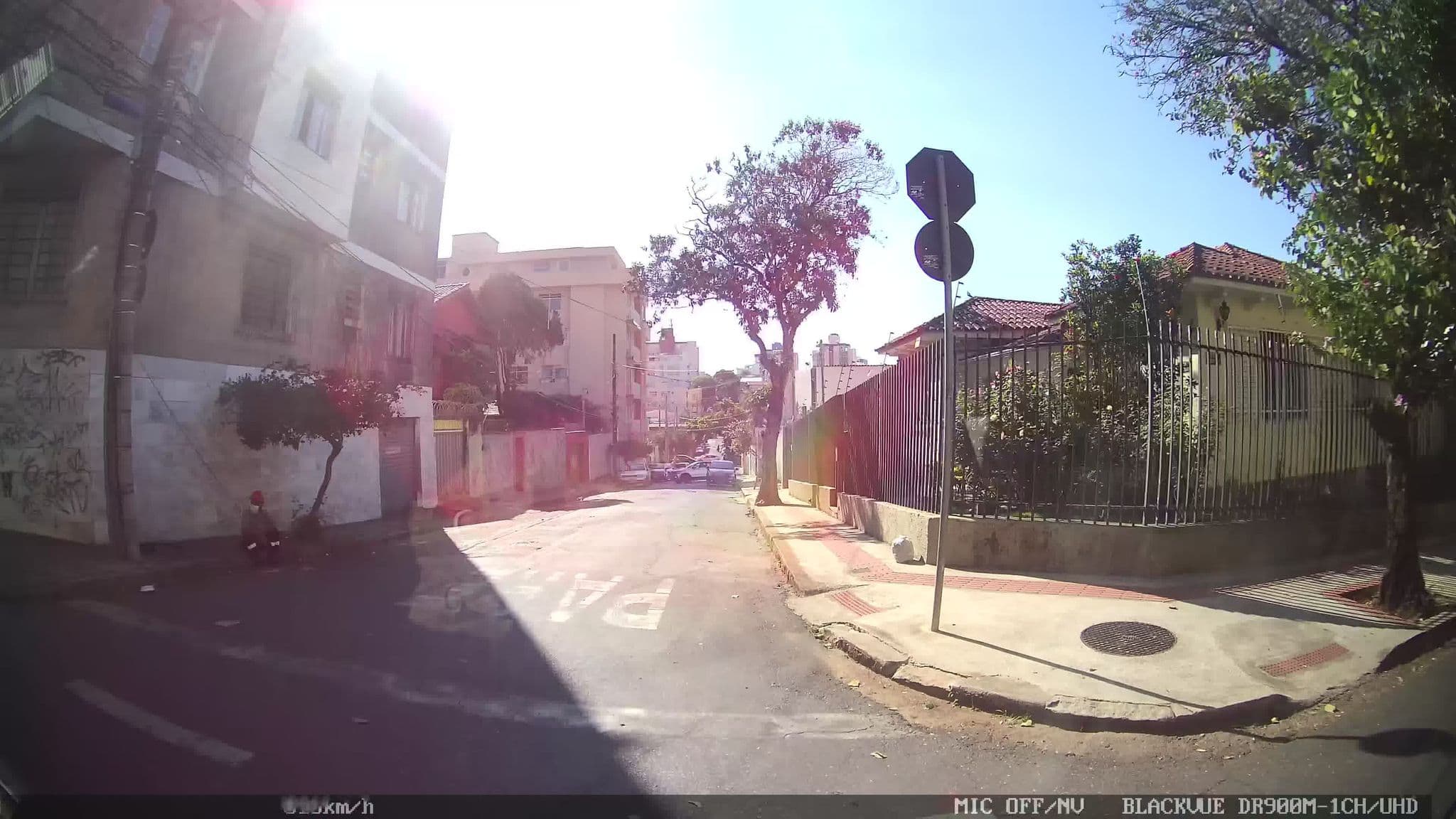 Street view near Pool Party Hostel, Belo Horizonte — © kaart_2 (CC BY-SA · Mapillary)