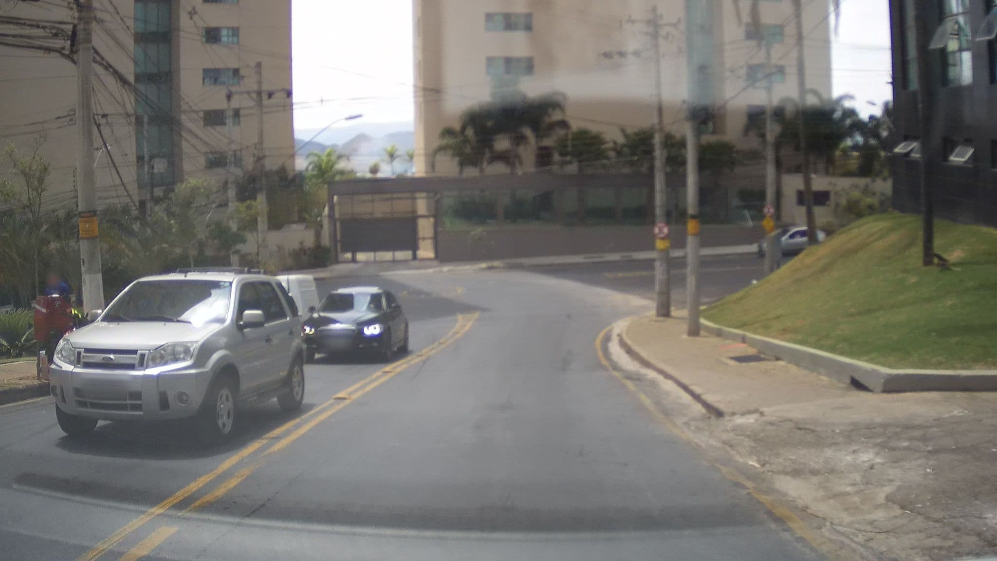 Street view near Riema Piemonte Flat Suites Belvedere, Belo Horizonte — © marciosampaio (CC BY-SA · Mapillary)