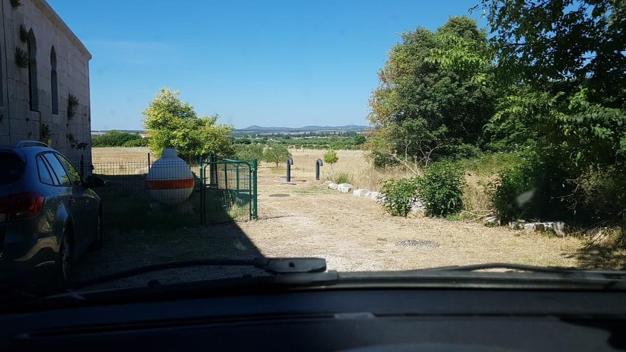 Street view near Maškovića han, Pakoštane — © mik007 (CC BY-SA · Mapillary)