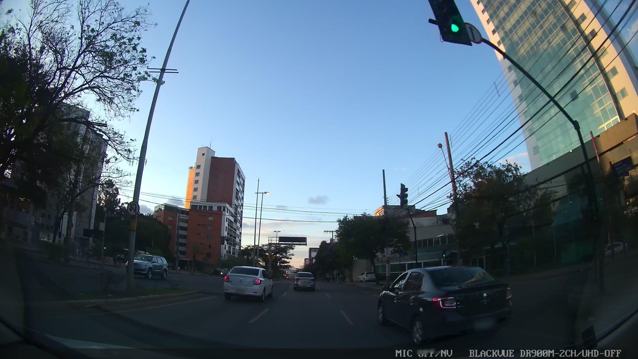 Street view near Quality Hotel Afonso Pena, Belo Horizonte — © marciosampaio (CC BY-SA · Mapillary)