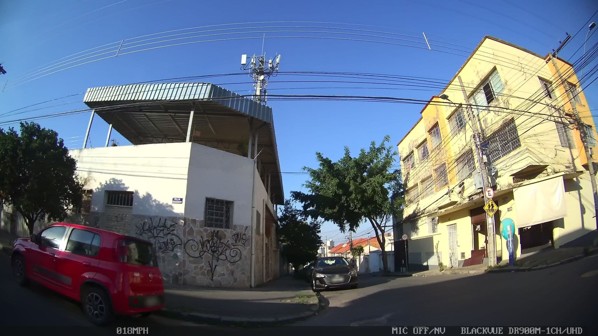 Street view near Motel Opium, Belo Horizonte — © kaart_1 (CC BY-SA · Mapillary)