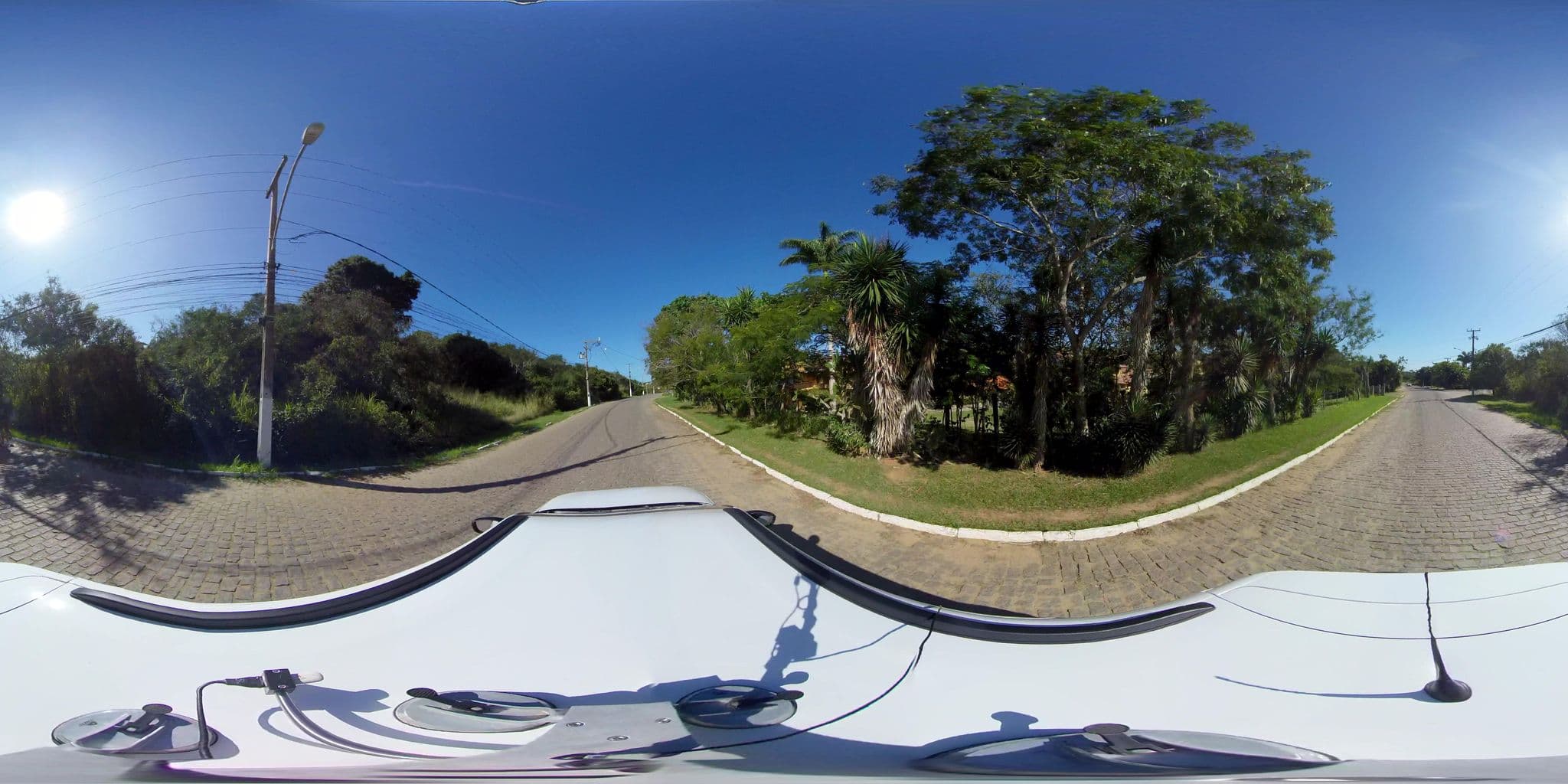 Street view near Pousada Sarata Ferradura, Armação dos Búzios — © 360 (CC BY-SA · Mapillary)