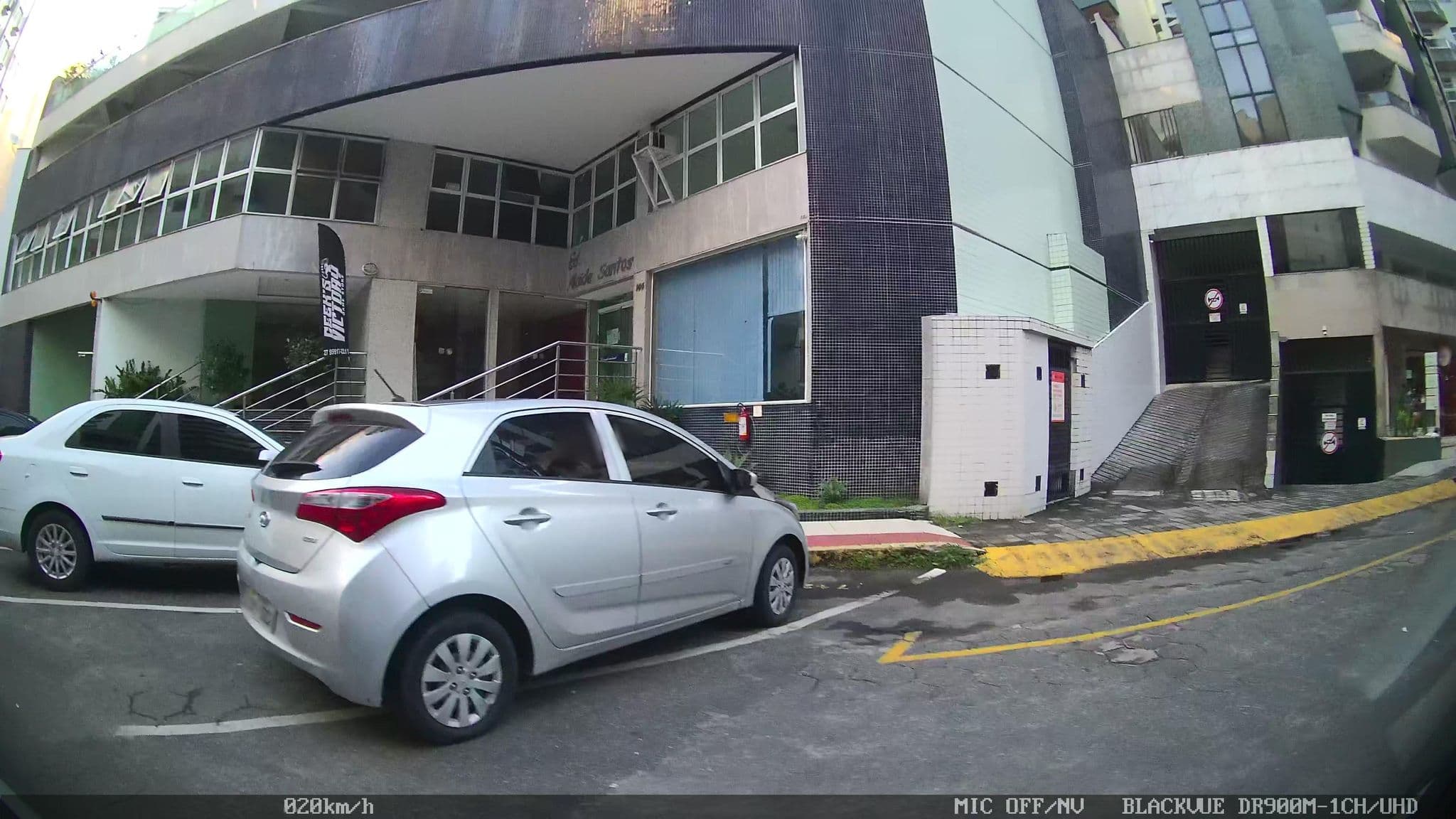 Street view near Hotel Maryland, Guarapari — © kaart_2 (CC BY-SA · Mapillary)