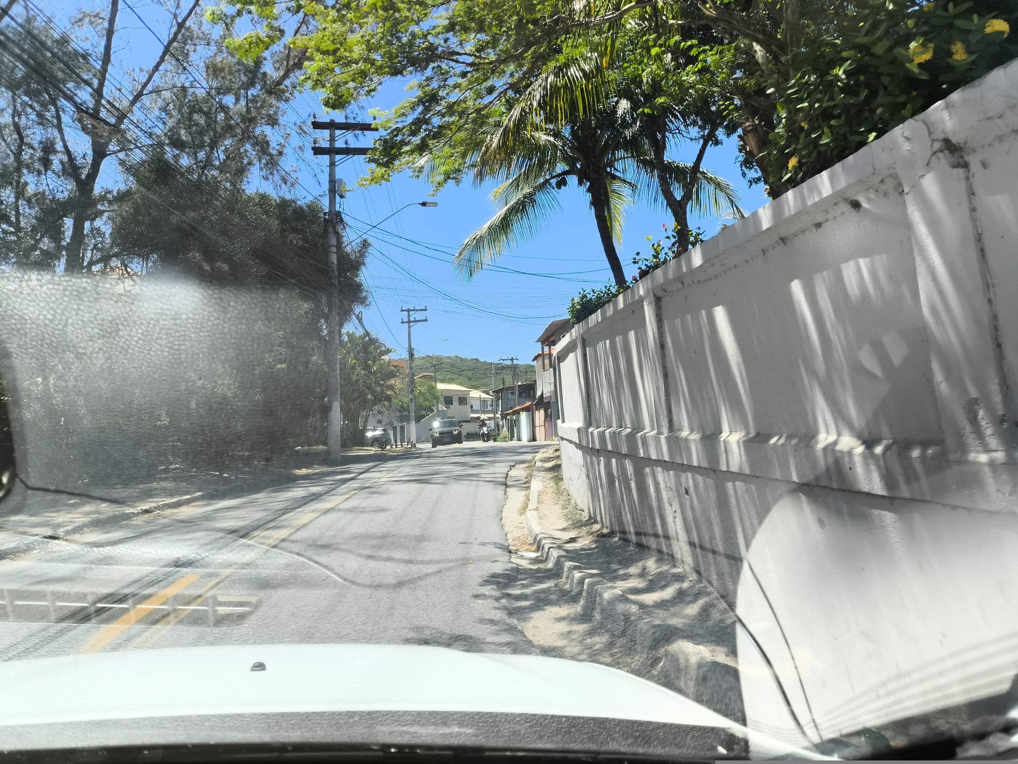 Street view near Pousada Enseada das Ancoras, Armação dos Búzios — © rodrigovb (CC BY-SA · Mapillary)