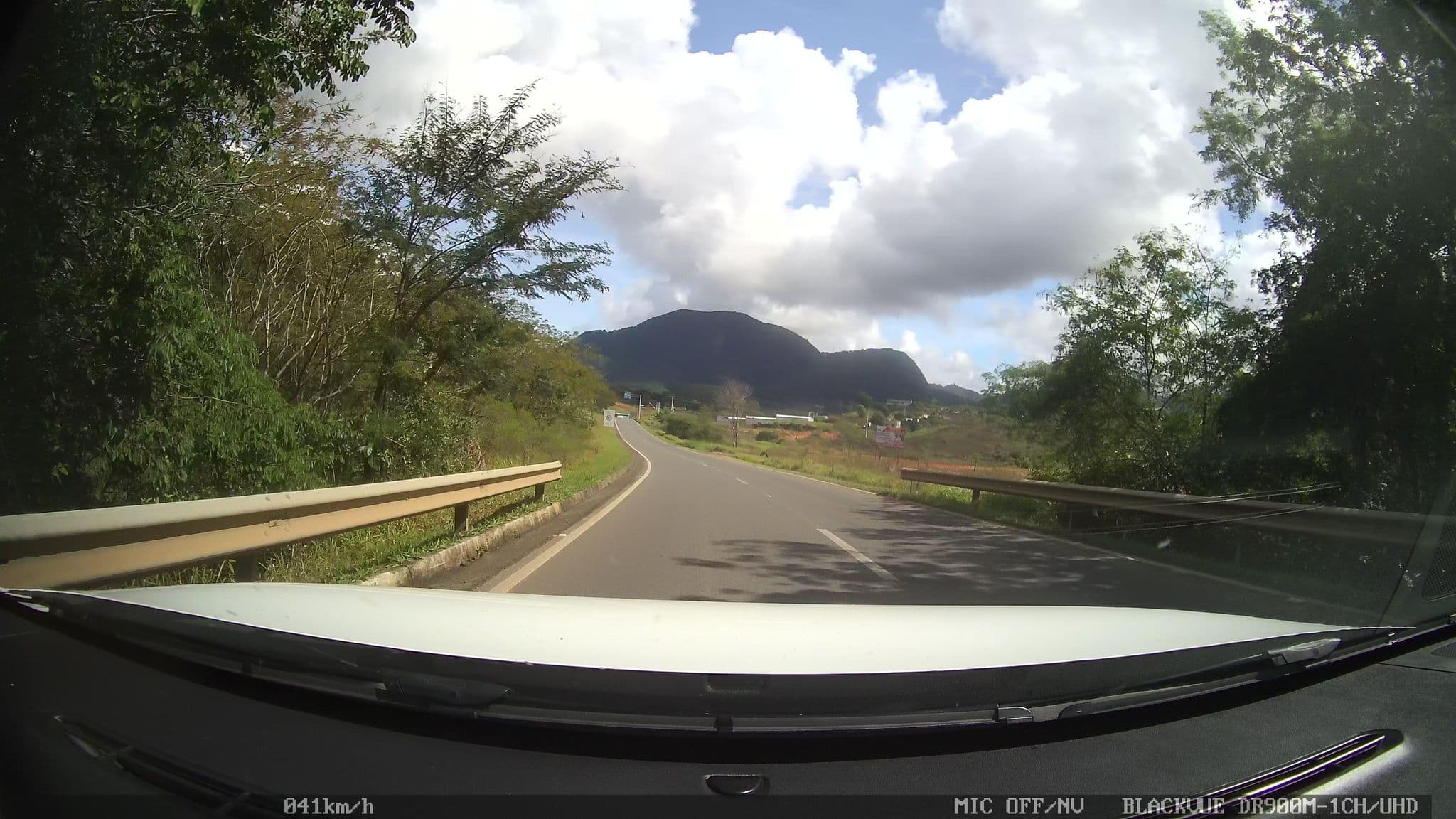 Street view near Hotel Coronado, Guarapari — © kaart_2 (CC BY-SA · Mapillary)
