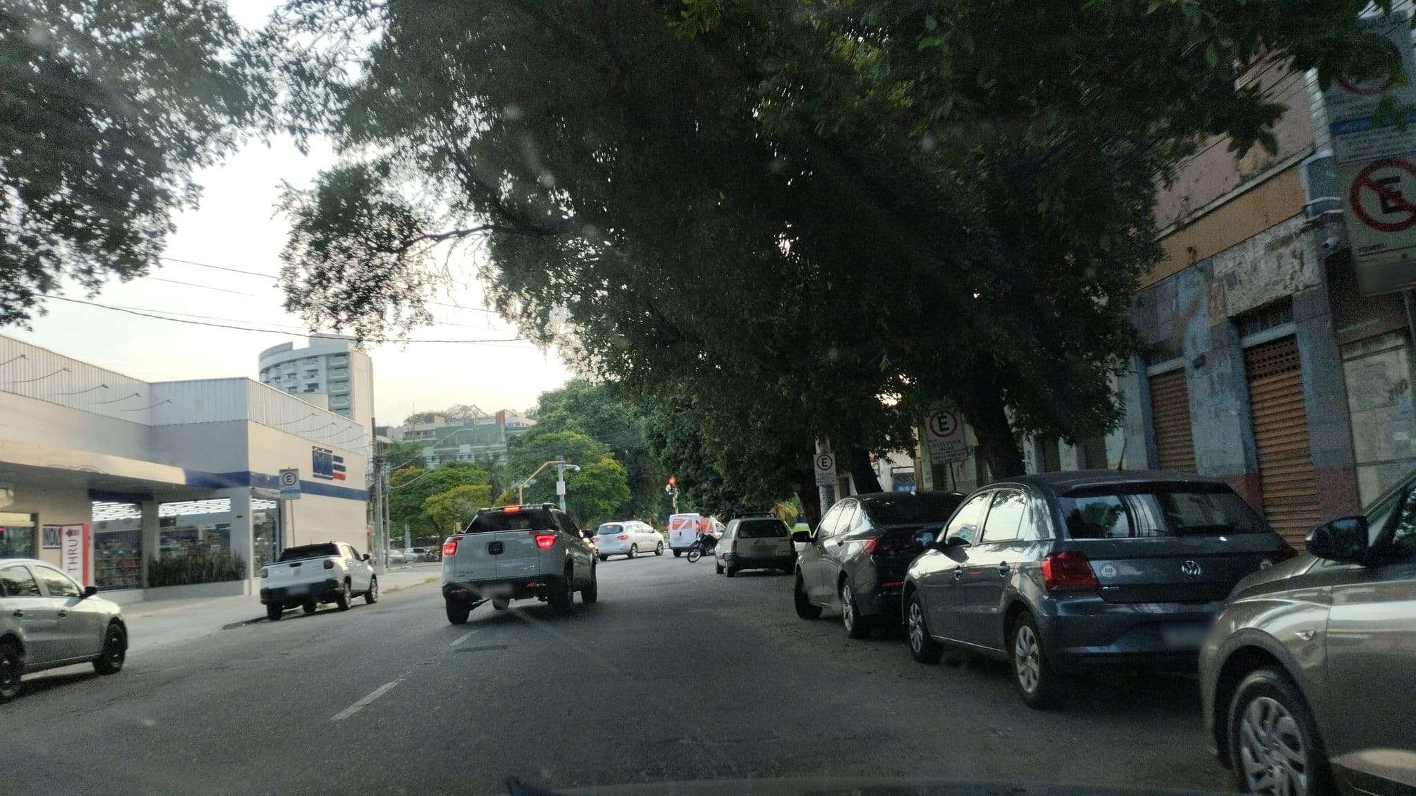 Street view near Casa Dos Solteiros E Do Felipe, Governador Valadares — © Kaart_Local (CC BY-SA · Mapillary)