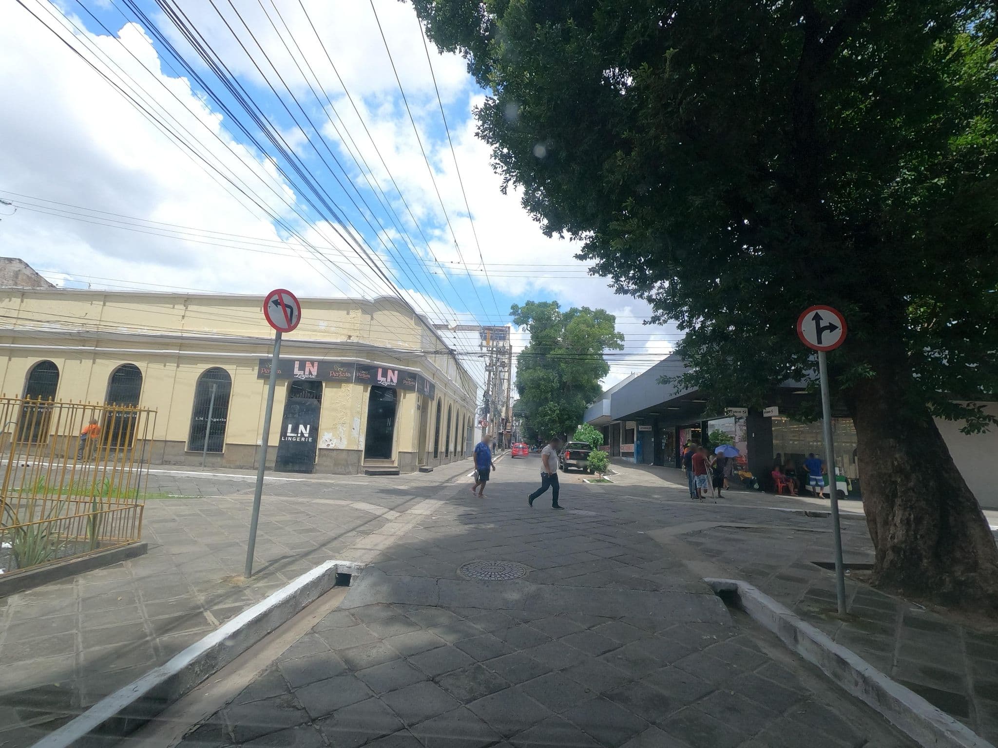 Street view near Bar Grande Hotel, Teresina — © MuitoAlemdasFronteiras (CC BY-SA · Mapillary)