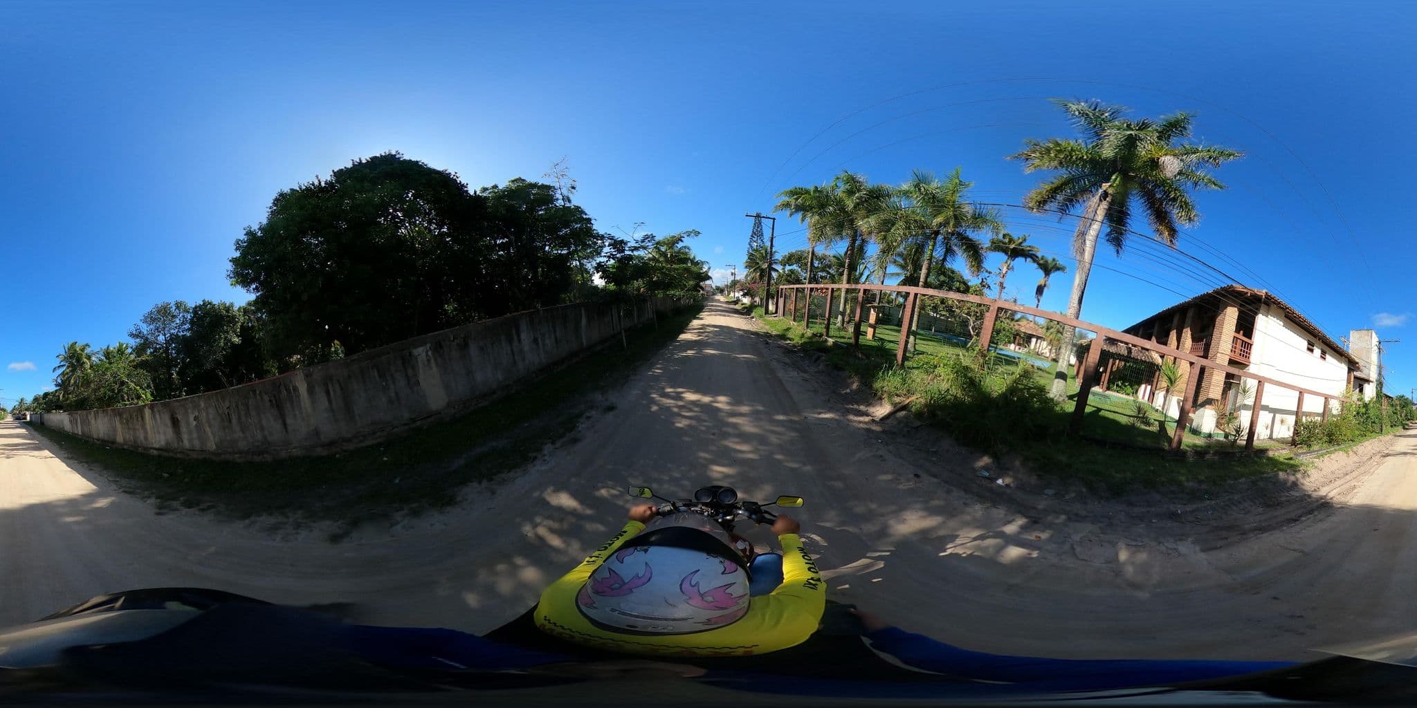 Street view near Sued's Cabralia, Santa Cruz Cabrália — © mauriciomensura (CC BY-SA · Mapillary)