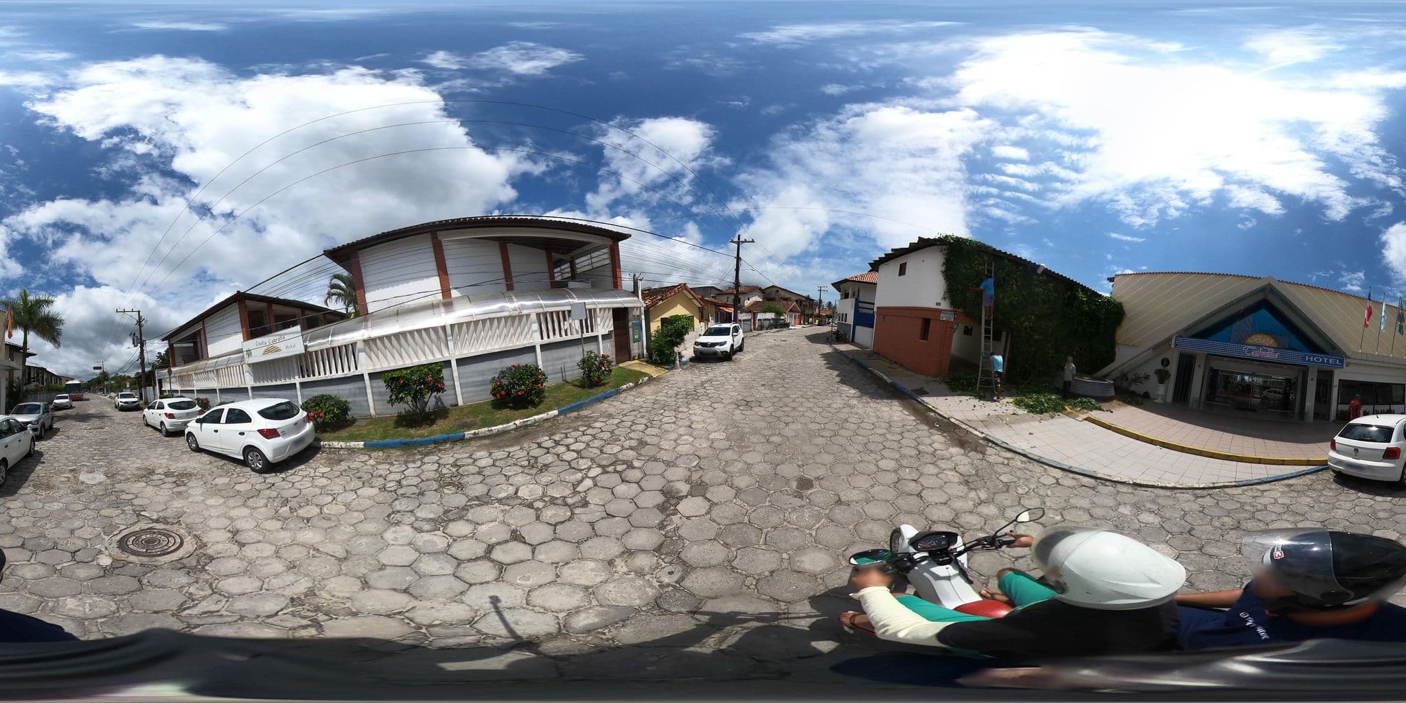 Street view near Hotel Costa Cabralia, Santa Cruz Cabrália — © mauriciomensura (CC BY-SA · Mapillary)