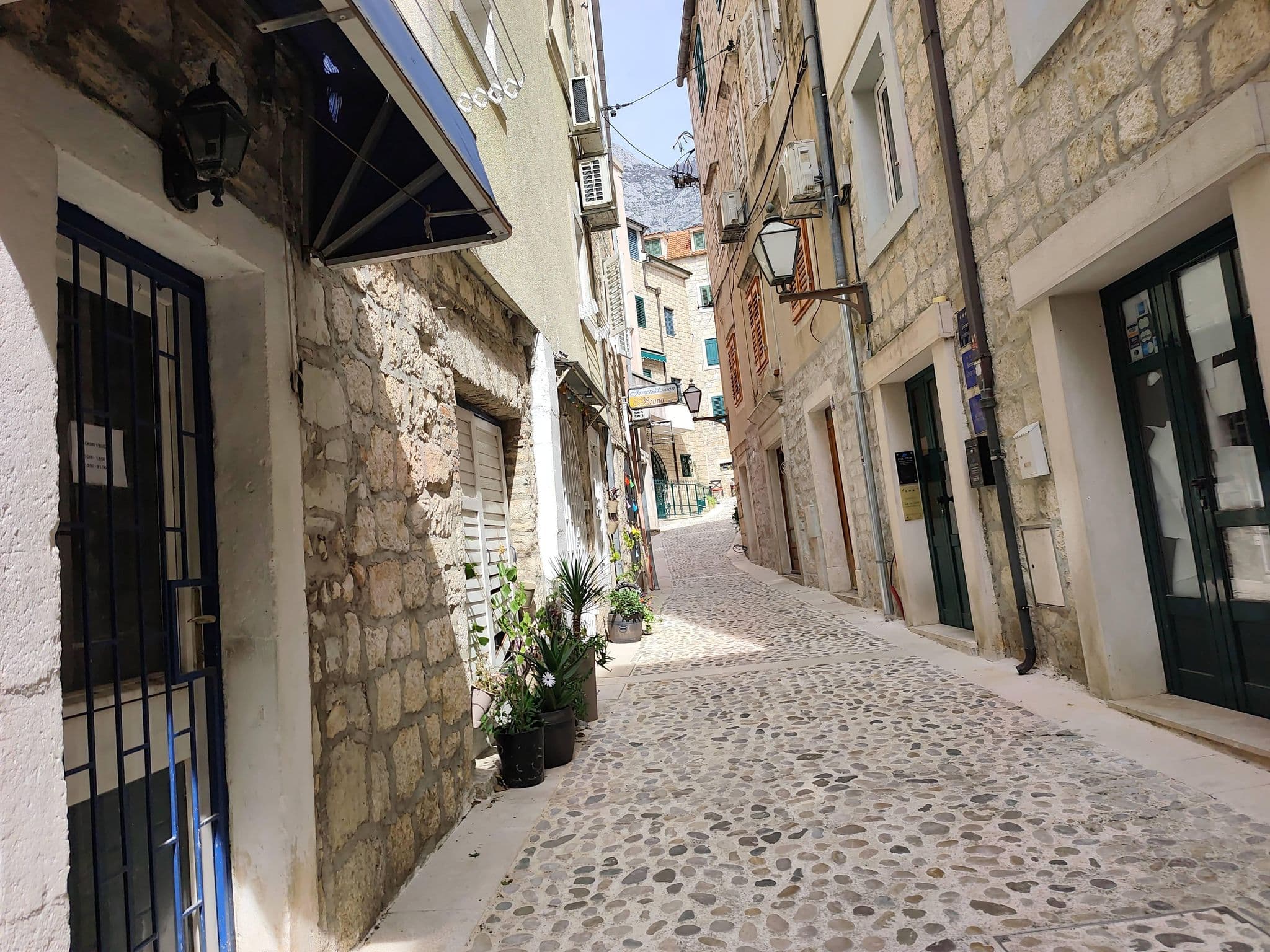 Street view near Familia City Apartments, Makarska — © Duro (CC BY-SA · Mapillary)