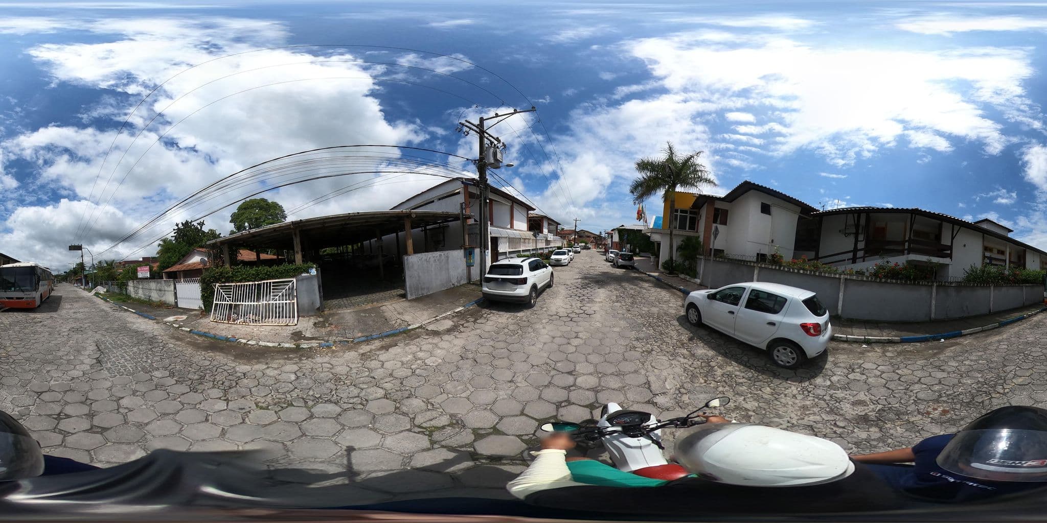 Street view near Baia Cabralia Hotel, Santa Cruz Cabrália — © mauriciomensura (CC BY-SA · Mapillary)