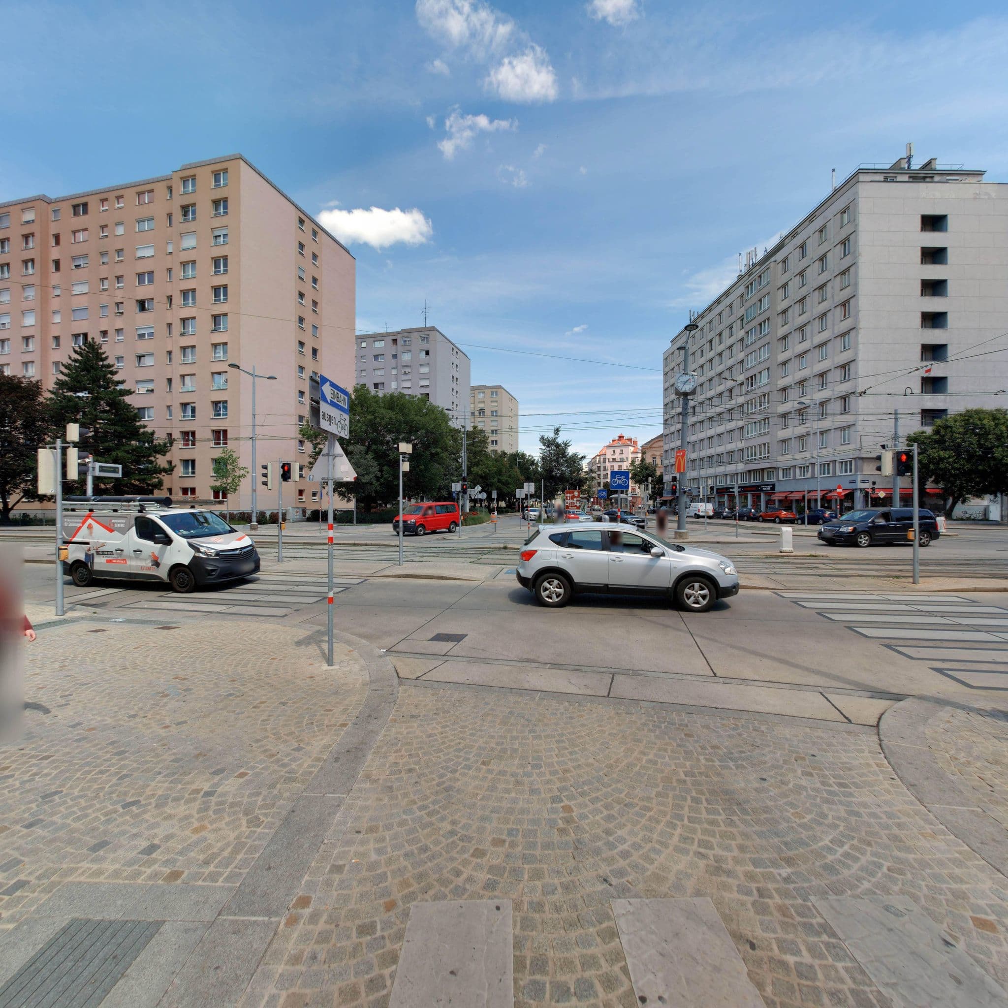 Street view near Pendlerzimmer, Brigittenau — © eliasgander (CC BY-SA · Mapillary)