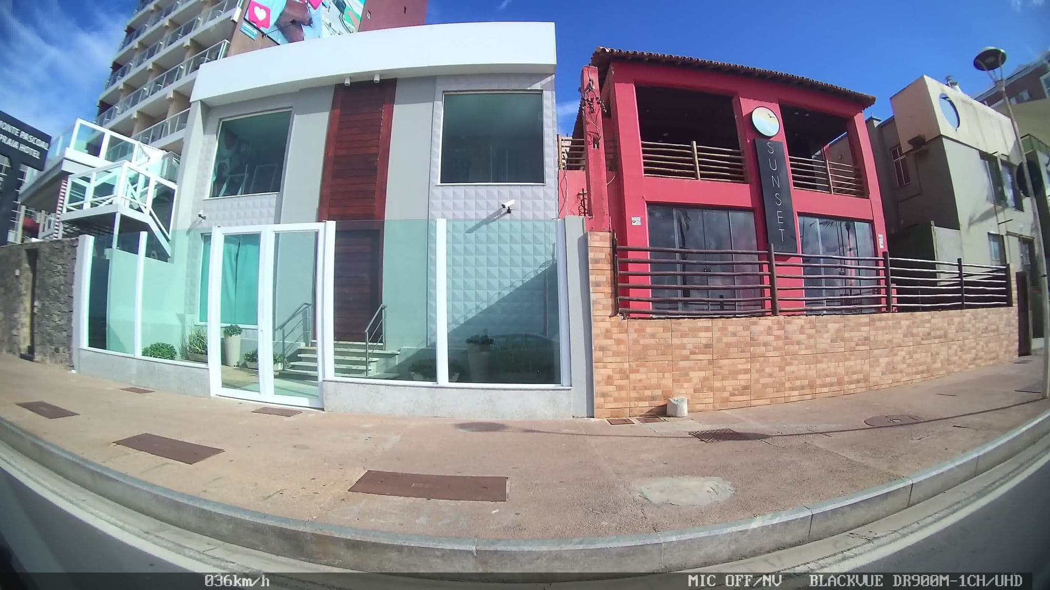Street view near Sunset Lounge Hotel, Salvador — © kaart_2 (CC BY-SA · Mapillary)
