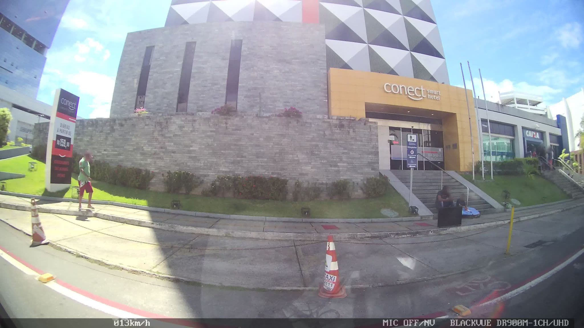 Street view near Spotlight Hotel, Salvador — © kaart_2 (CC BY-SA · Mapillary)