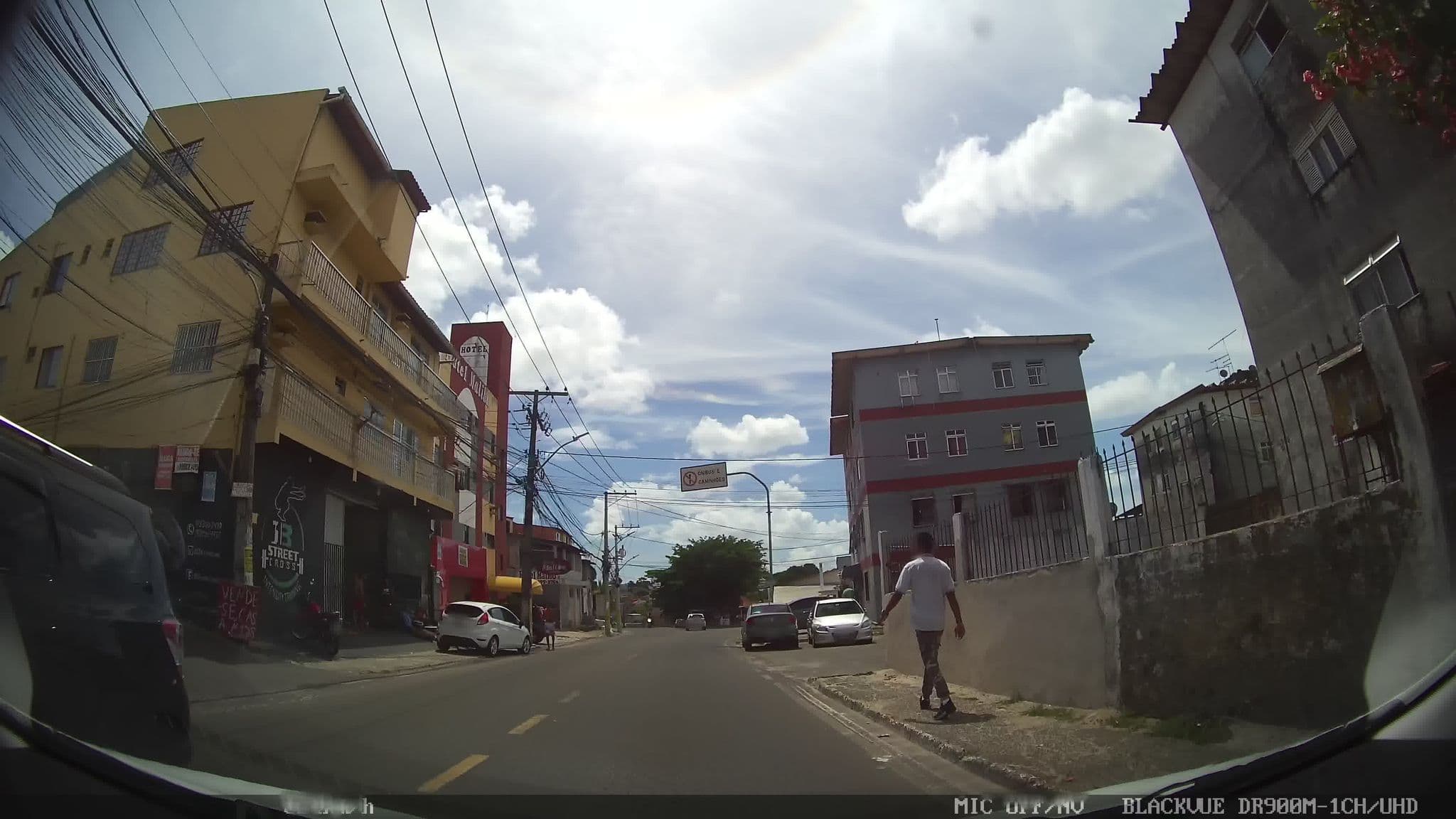 Street view near Hotel Malibú - Cajazeiras, Lauro de Freitas — © kaart_2 (CC BY-SA · Mapillary)