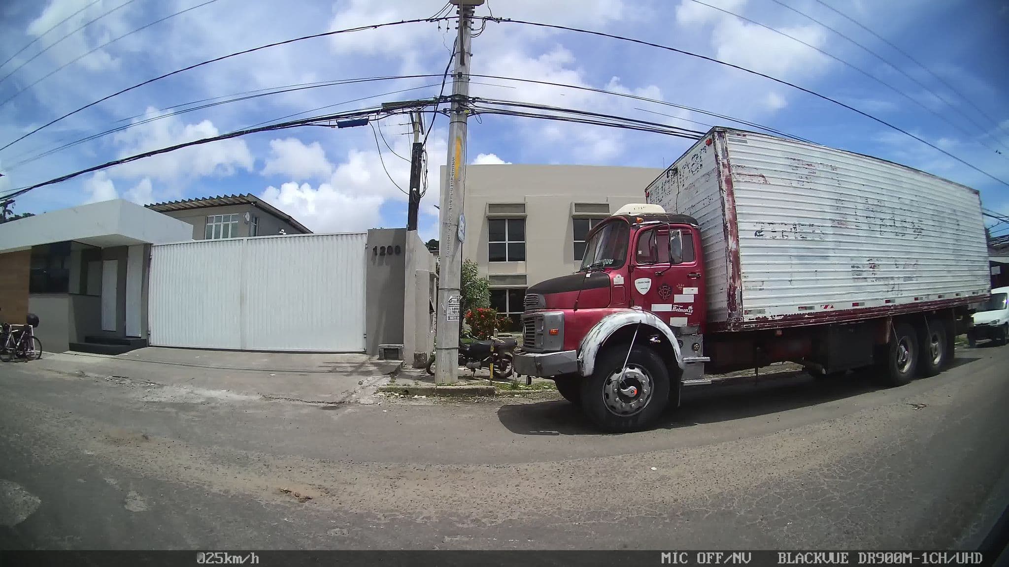 Street view near Hotel Castelo, Salvador — © kaart_2 (CC BY-SA · Mapillary)