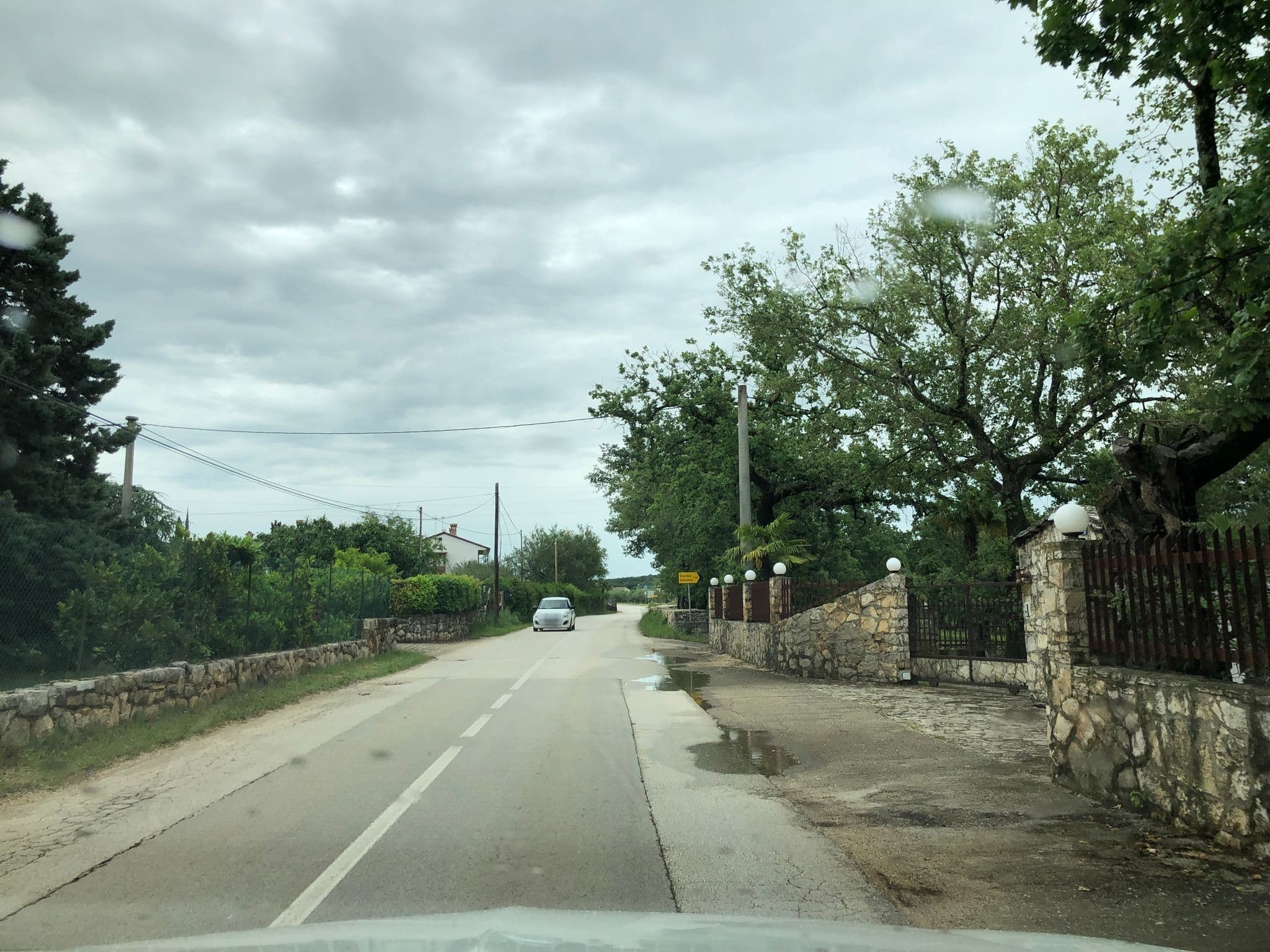 Street view near Pure Luxury Villa, Buje — © derzornigemarkus (CC BY-SA · Mapillary)