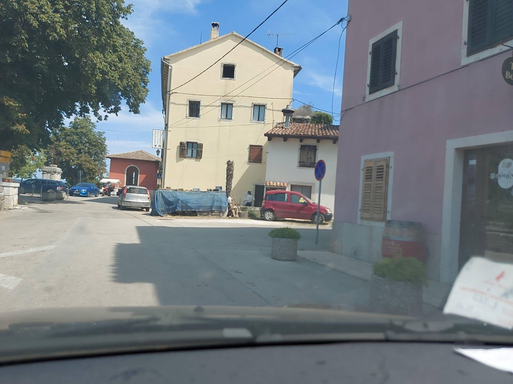 Street view near Laganis, Buzet — © mik007 (CC BY-SA · Mapillary)