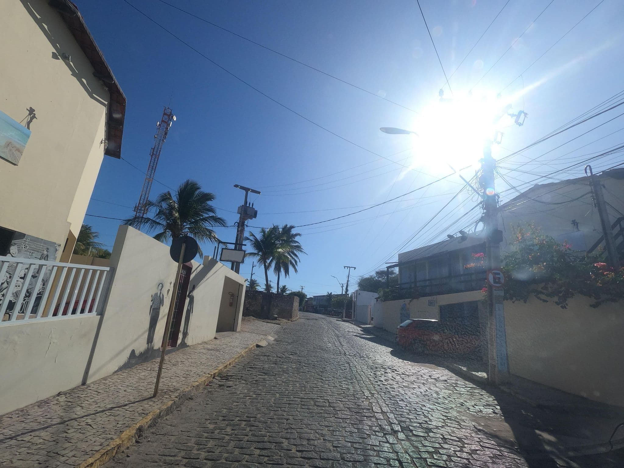 Street view near Cine Flat - Canoa Quebrada, Aracati — © MuitoAlemdasFronteiras (CC BY-SA · Mapillary)