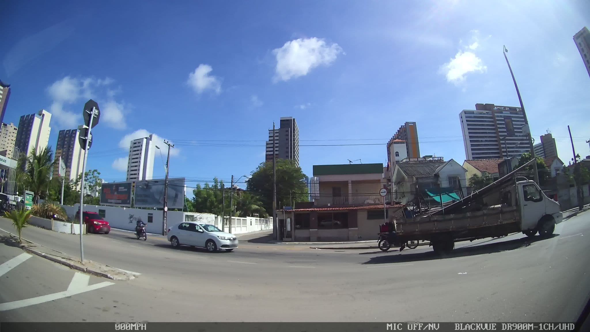 Street view near Álamo Praia Hotel, Fortaleza — © kaart_1 (CC BY-SA · Mapillary)