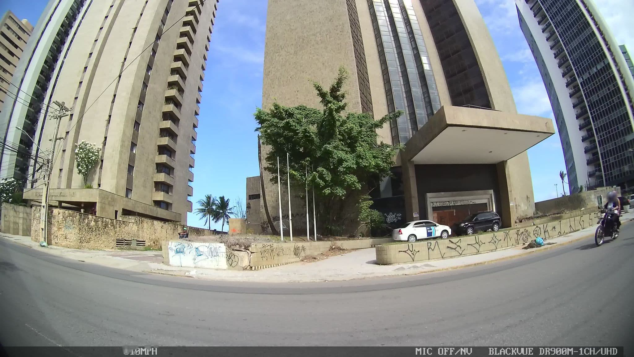 Street view near Hotel Dorissol, Jaboatão dos Guararapes — © kaart_4 (CC BY-SA · Mapillary)