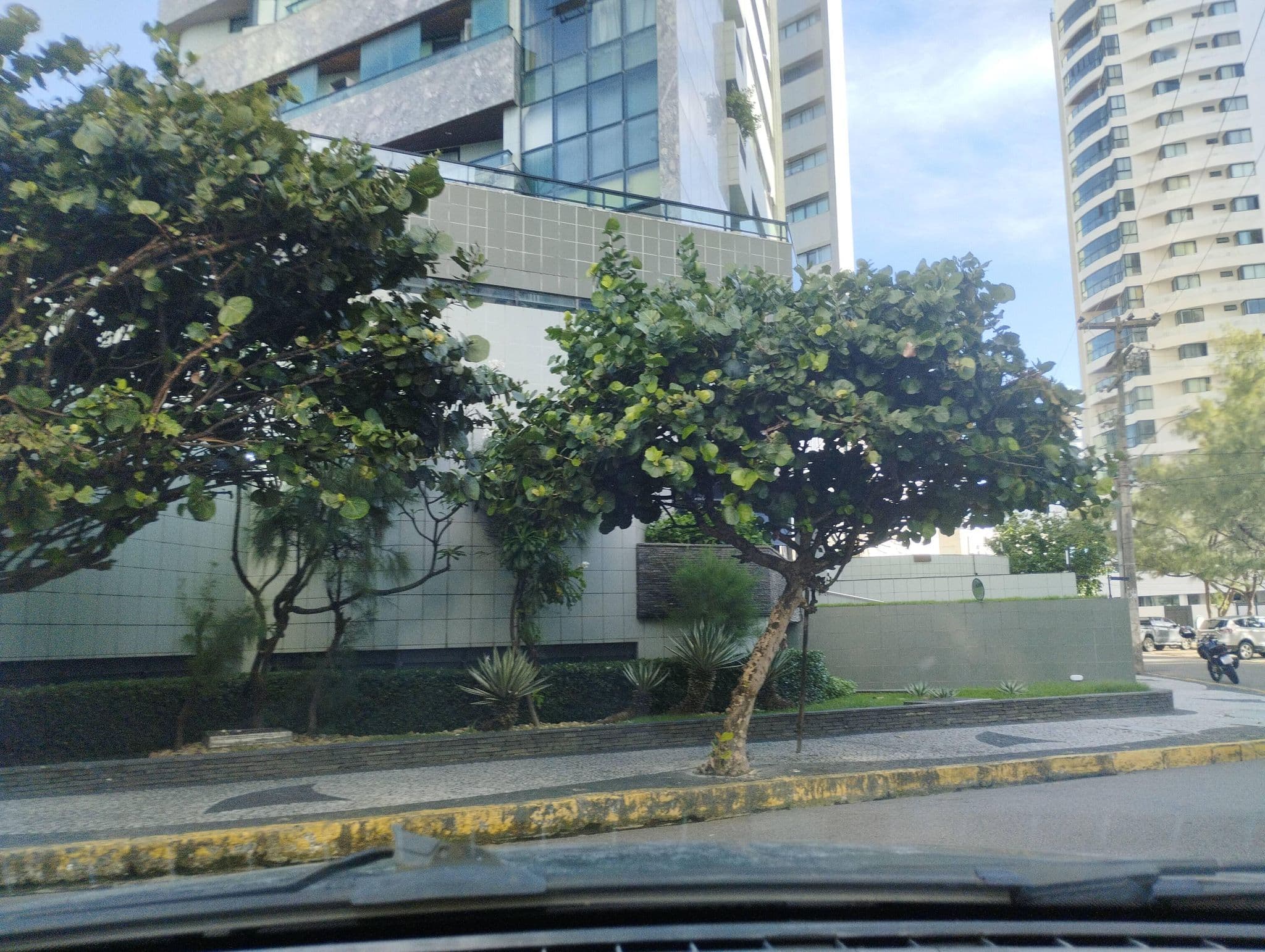 Street view near Radisson Recife, Recife — © raphaelmirc (CC BY-SA · Mapillary)