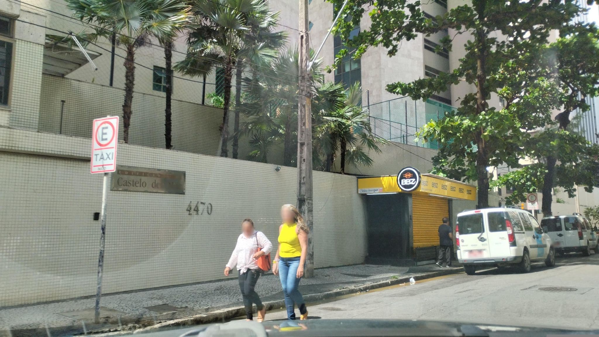 Street view near Aquamar Praia Hotel, Recife — © raphaelmirc (CC BY-SA · Mapillary)