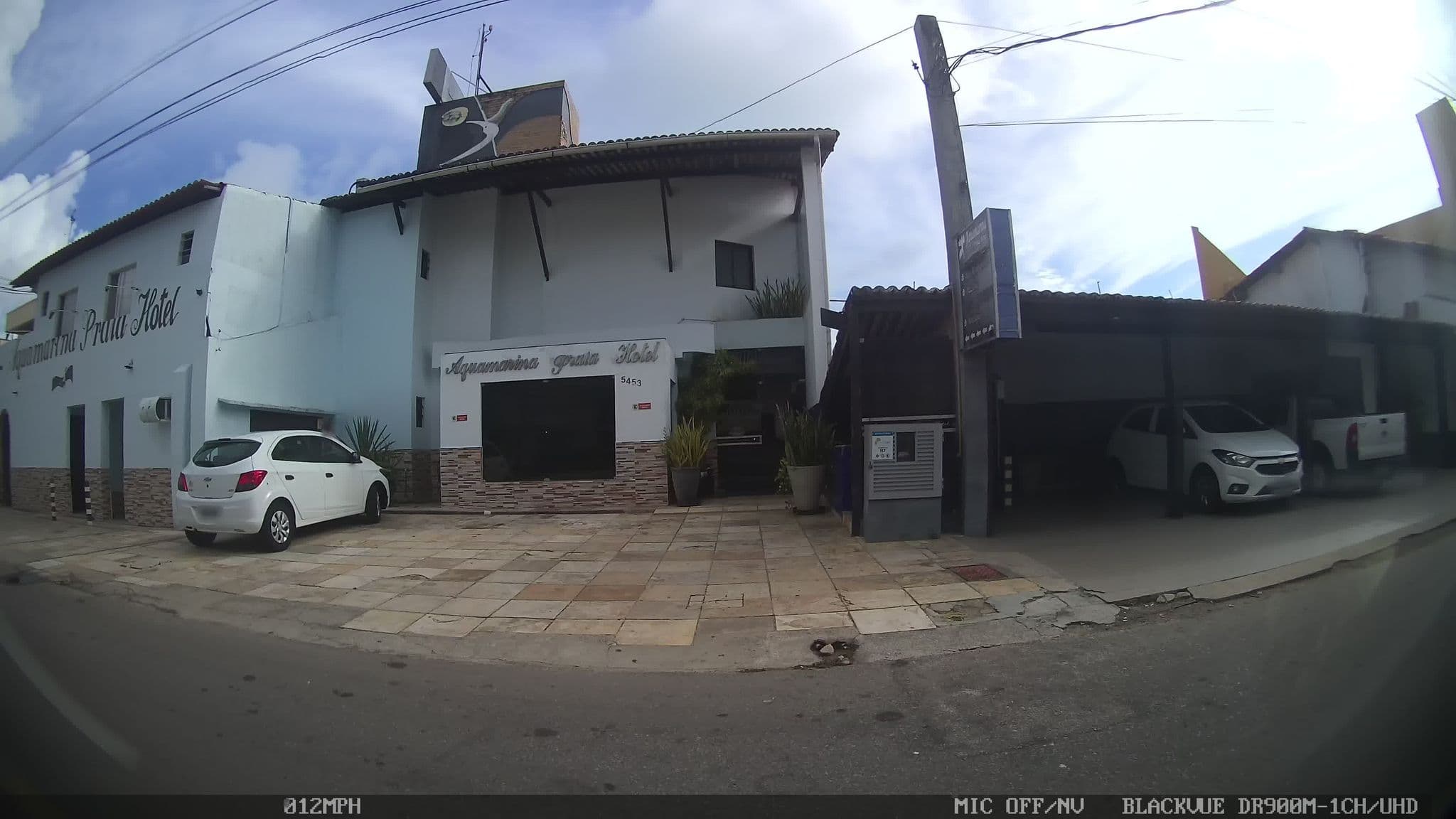 Street view near Hotel Bistro Du Suisse, Natal — © kaart_4 (CC BY-SA · Mapillary)