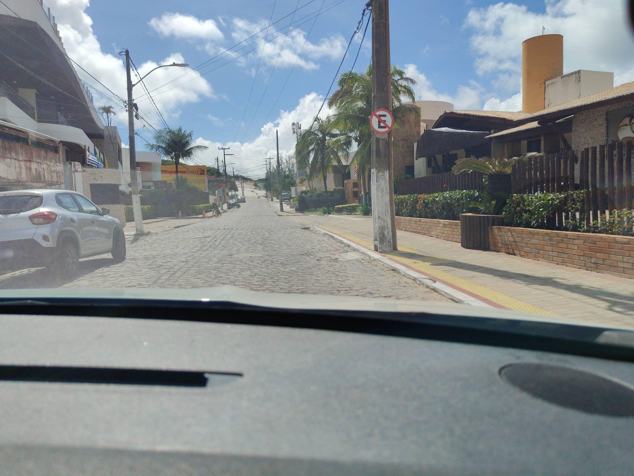 Street view near Rifoles Praia Hotel & Resort, Natal — © fredporto (CC BY-SA · Mapillary)