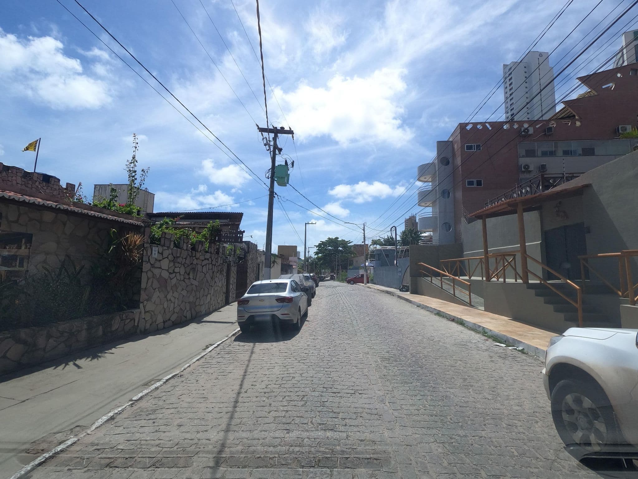 Street view near Castelo Beach Hotel, Natal — © MuitoAlemdasFronteiras (CC BY-SA · Mapillary)