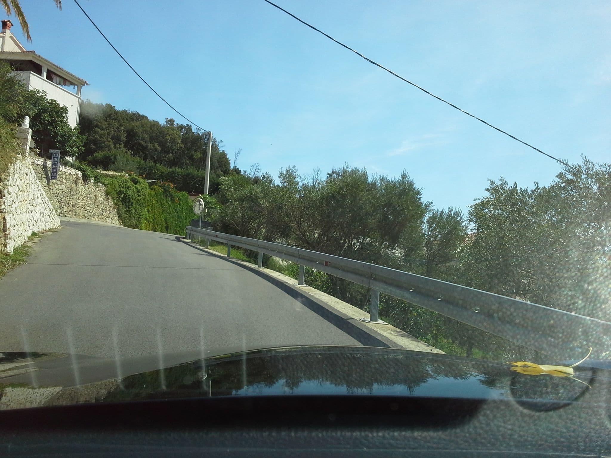Street view near Carmen, Kampor — © klypern (CC BY-SA · Mapillary)