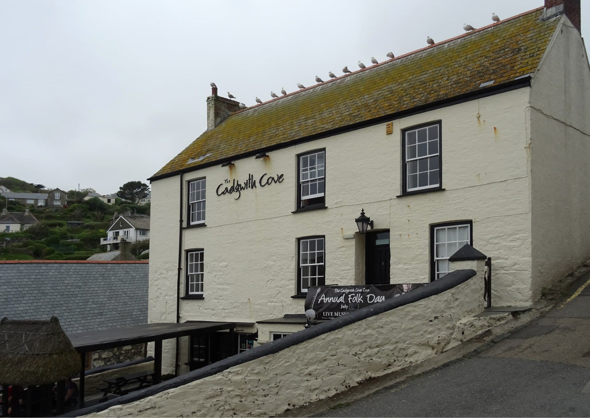 Cadgwith Cove Inn (via Wikimedia Commons, CC BY-SA 2.0)