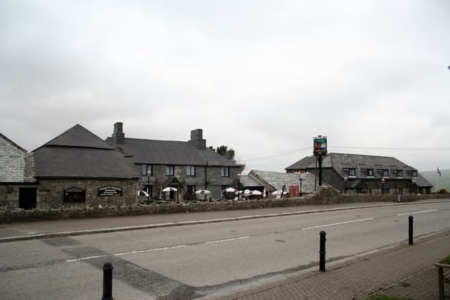 Jamaica Inn (via Wikimedia Commons, CC BY-SA 2.0)