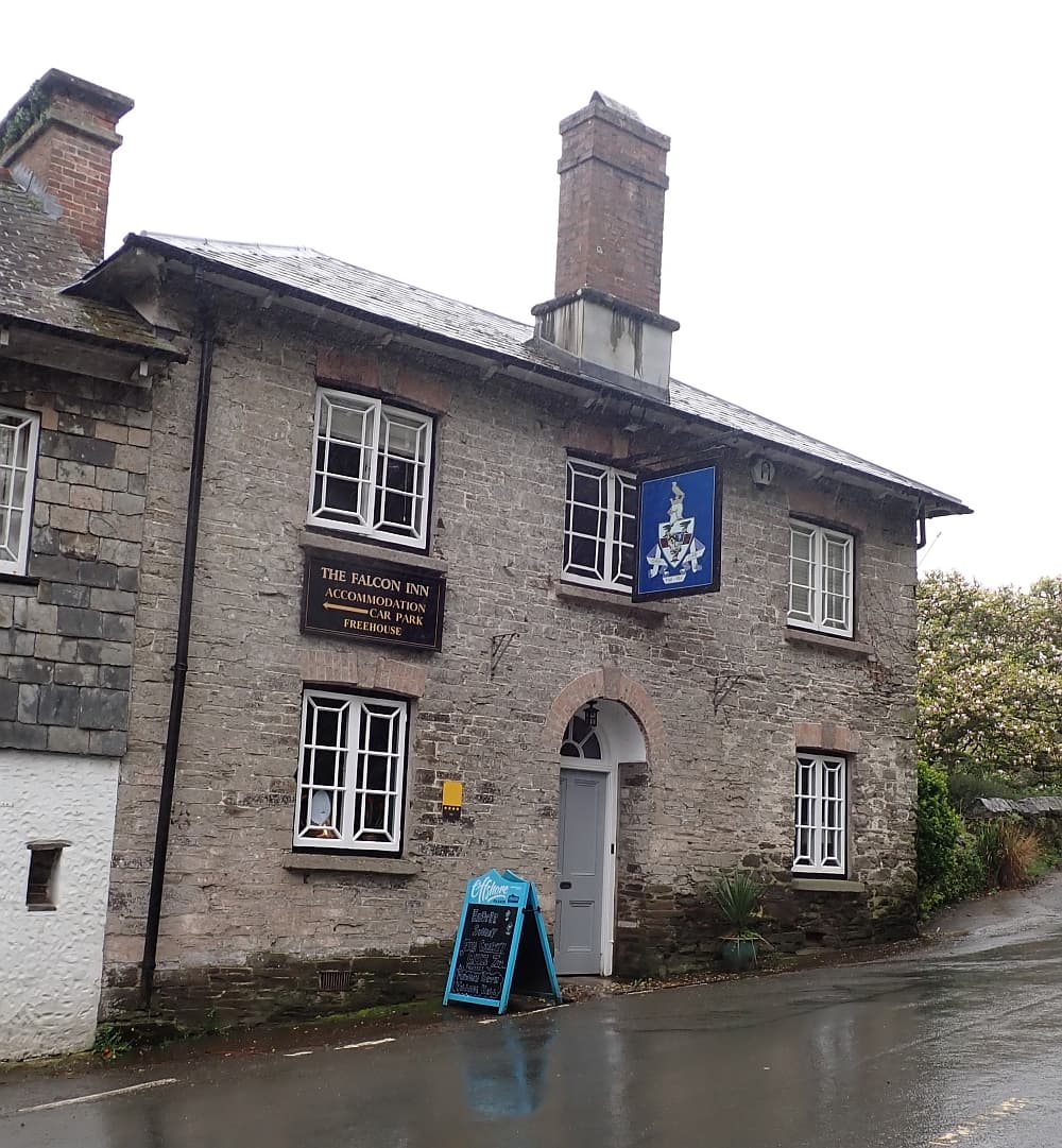 The Falcon Inn (via Wikimedia Commons, CC BY-SA 2.0)