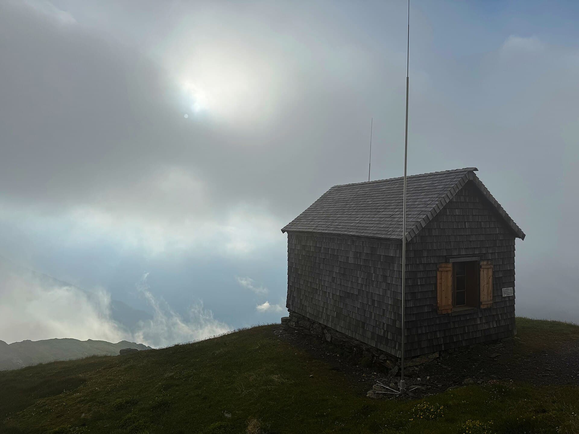 Böseckhütte (via Wikimedia Commons, CC BY 4.0)