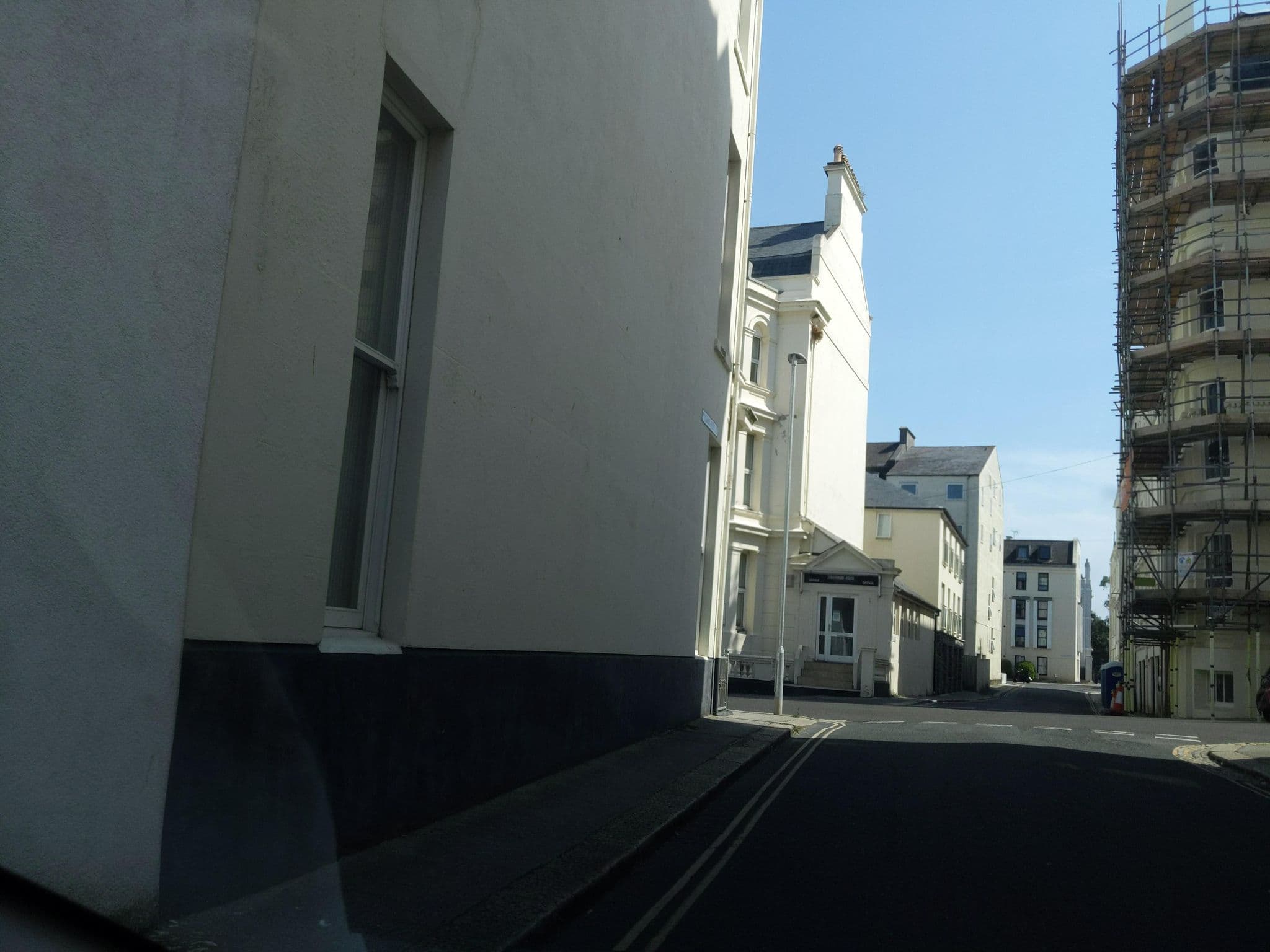 Street view near Astor Hotel, Plymouth — © WaggyDog (CC BY-SA · Mapillary)