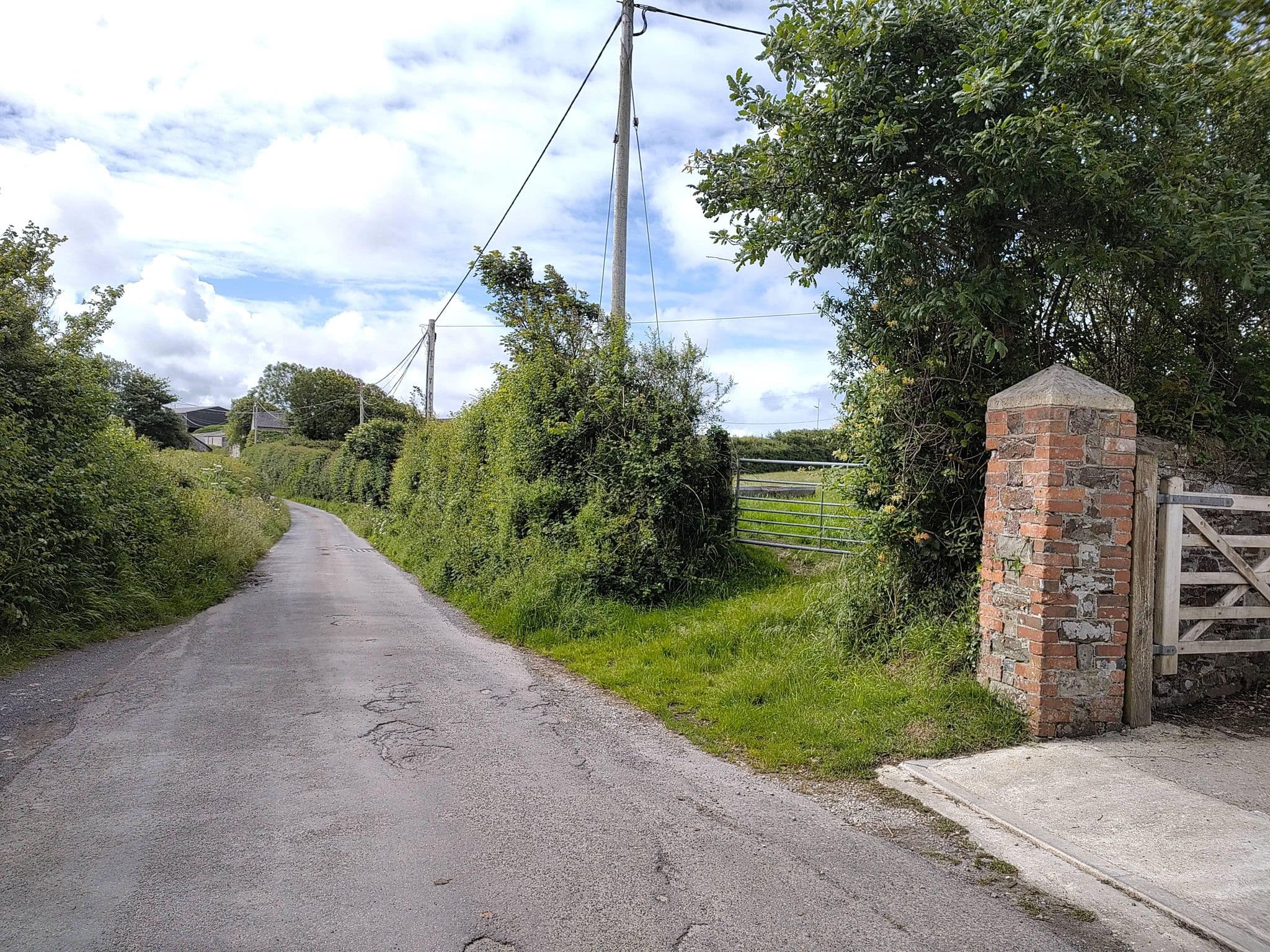 Street view near YHA Elmscott Bunkhouse, Flexbury — © canavanin (CC BY-SA · Mapillary)