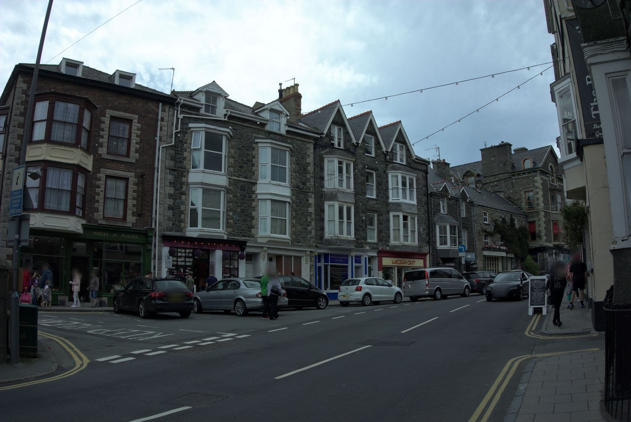 Street view near Crown Hotel, Barmouth — © malenki (CC BY-SA · Mapillary)