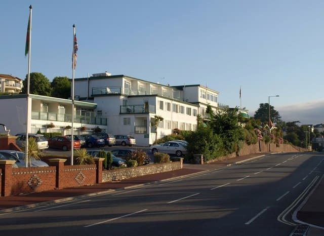 Corbyn Head Hotel (via Wikimedia Commons, CC BY-SA 2.0)