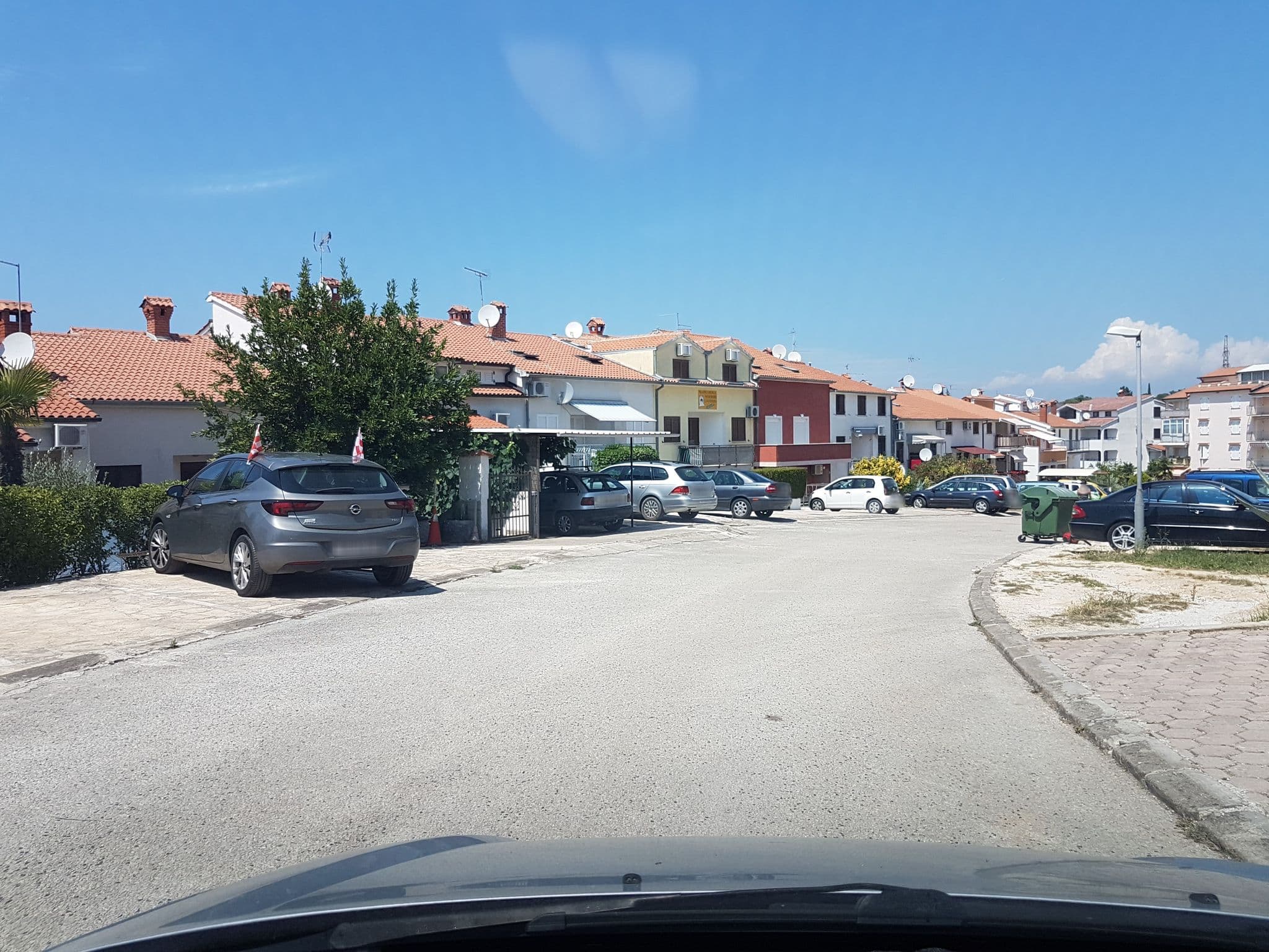 Street view near Upper Sea View Appartments, Vrsar — © damjang (CC BY-SA · Mapillary)