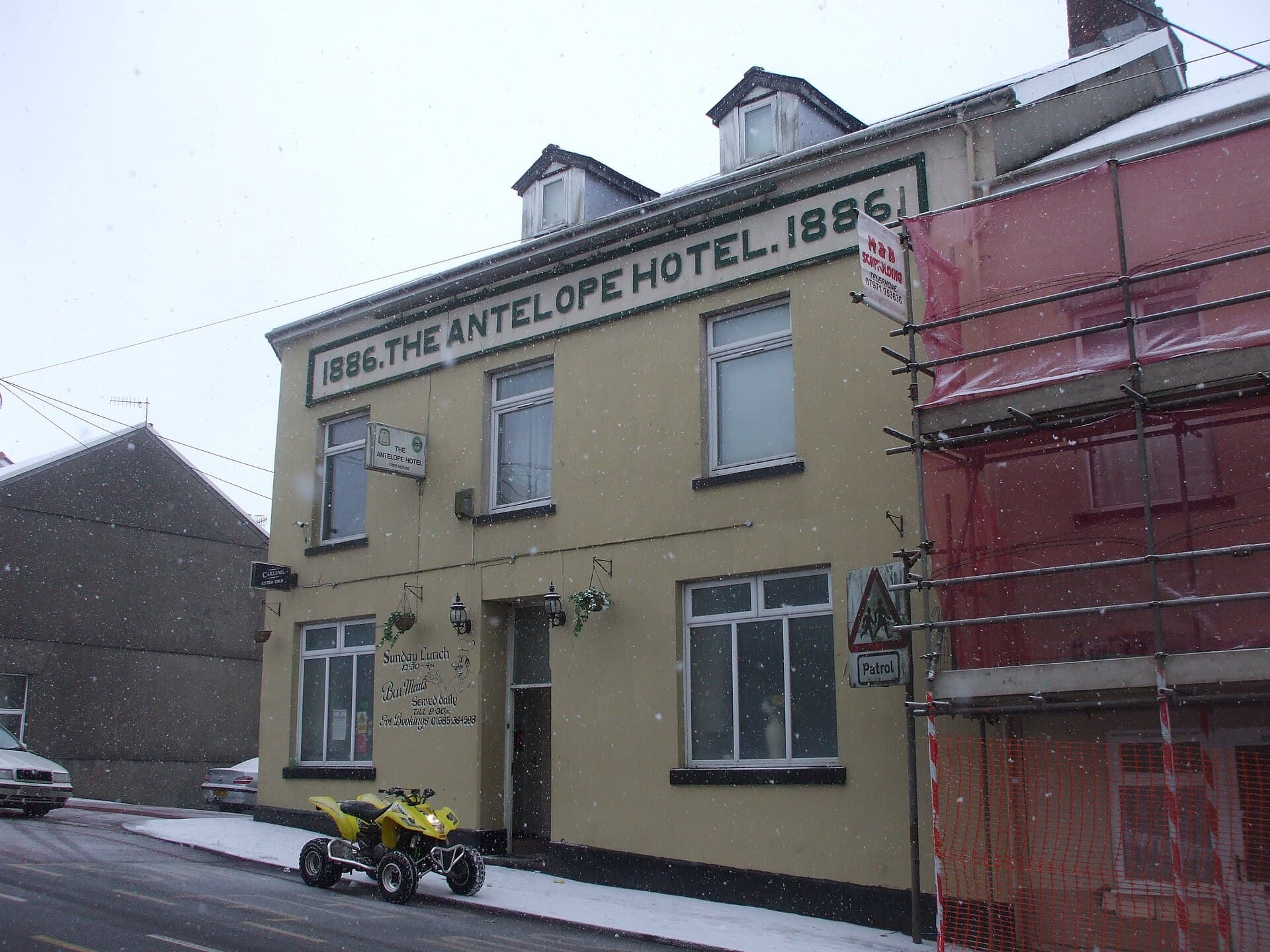 Antelope Hotel (via Wikimedia Commons, CC BY-SA 2.0)