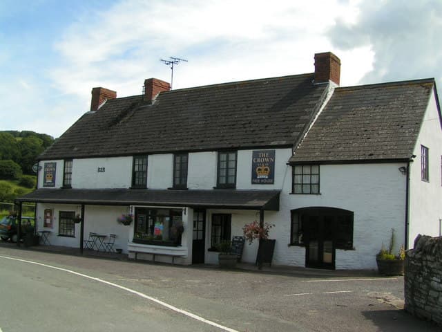 Crown Inn (via Wikimedia Commons, CC BY-SA 2.0)
