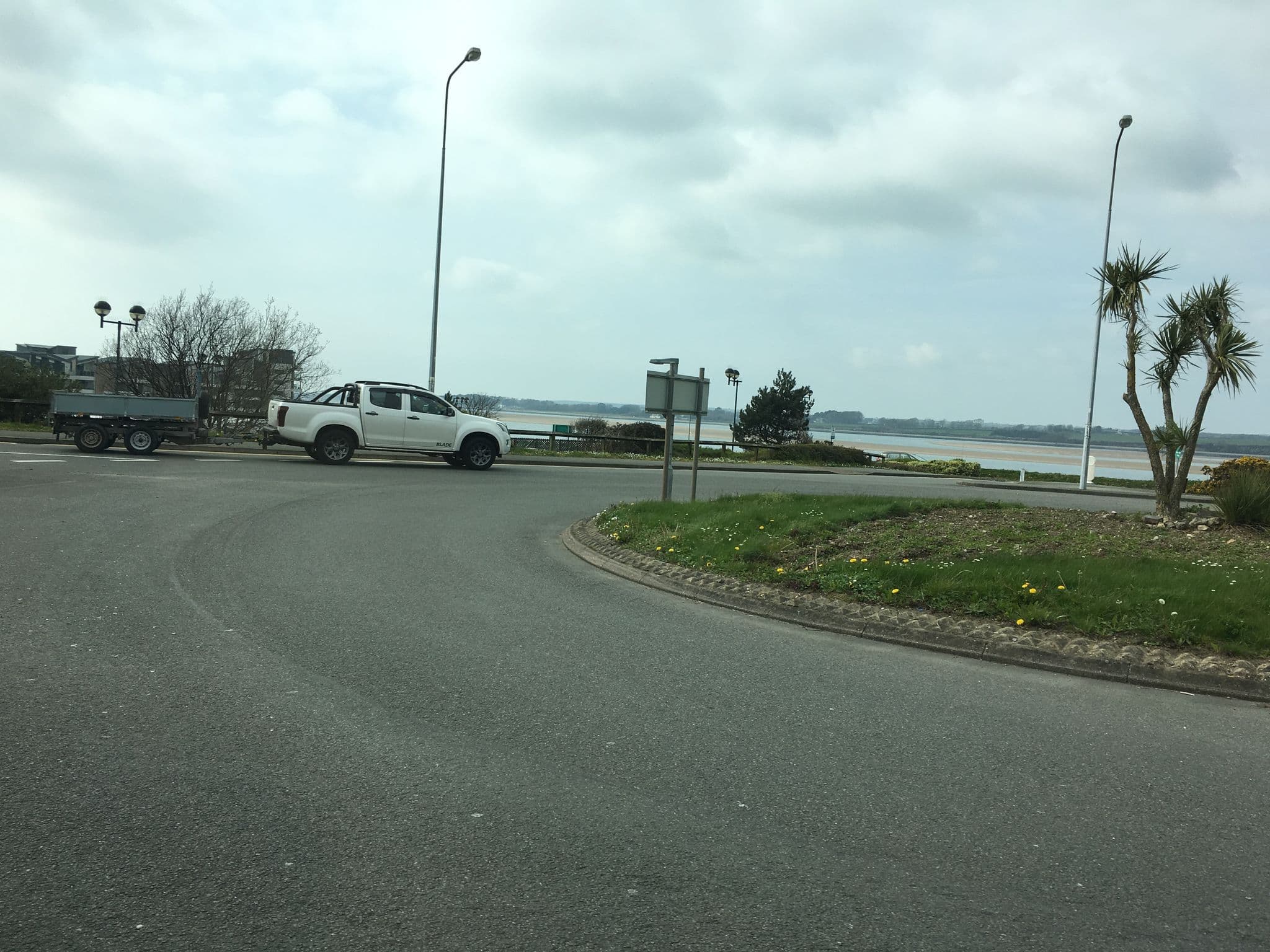 Street view near Menai Bank Hotel, Caernarfon — © gness (CC BY-SA · Mapillary)