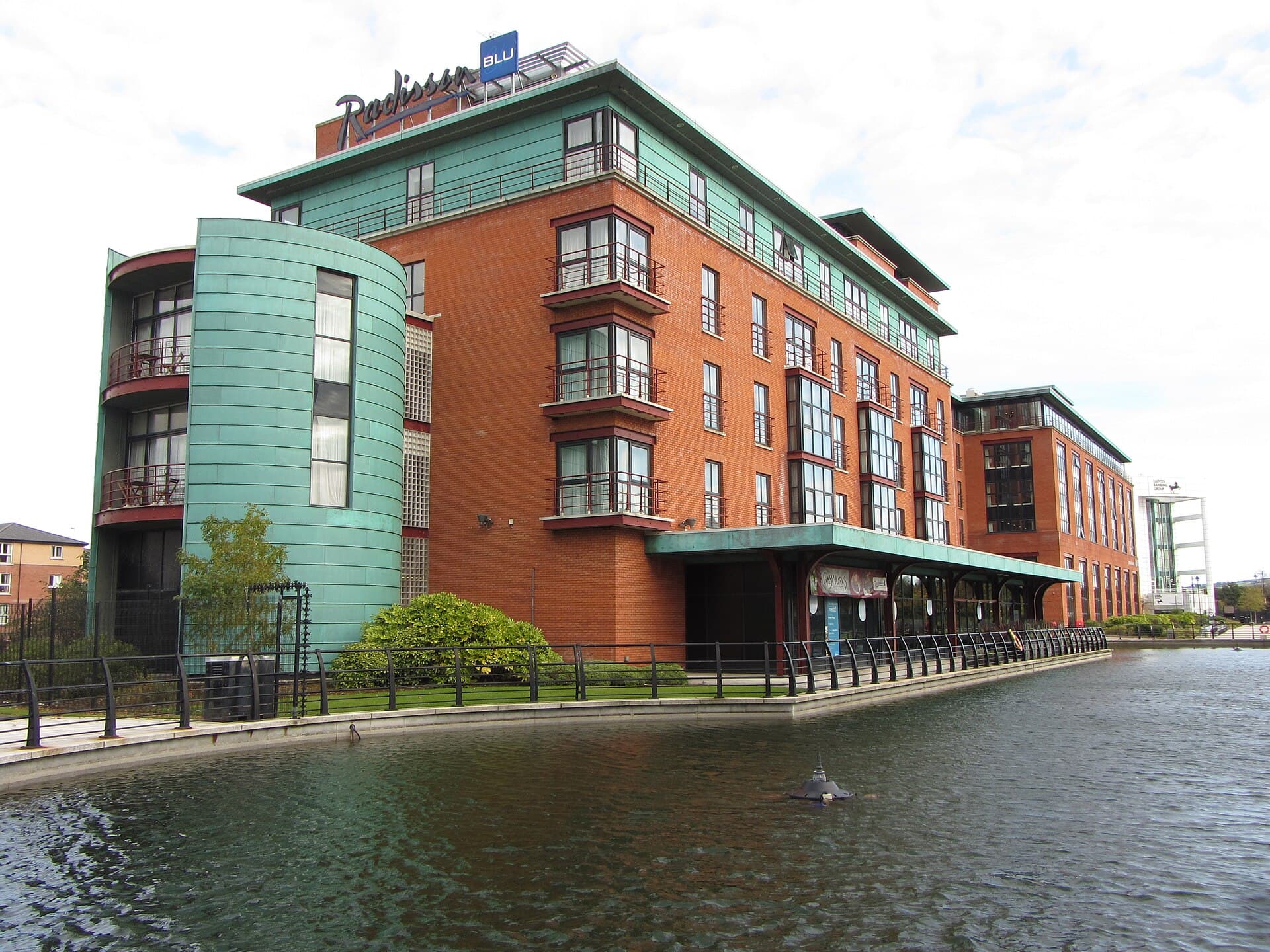 Radisson Blu Hotel (via Wikimedia Commons, CC BY-SA 2.0)